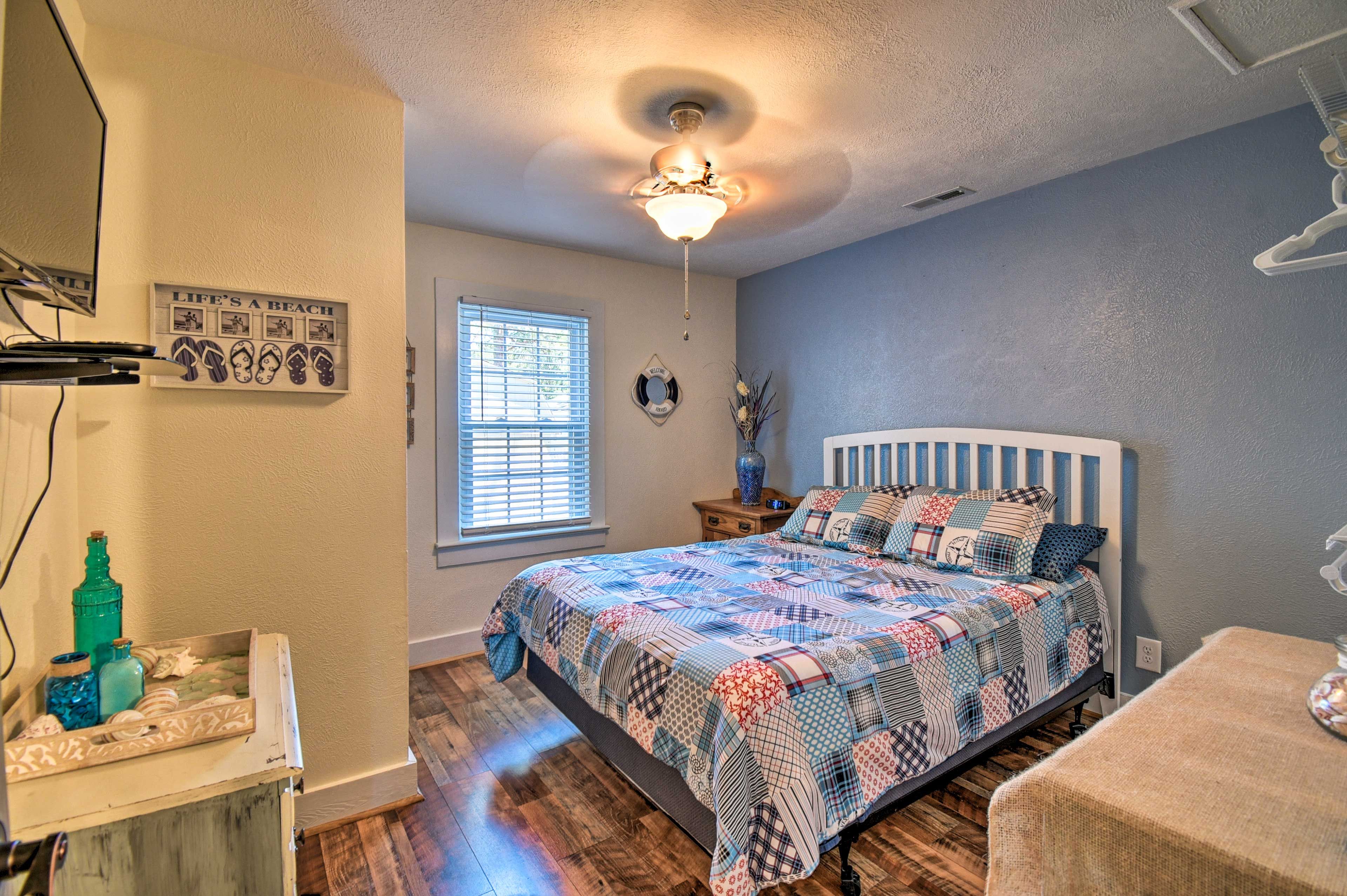 Bedroom 1 | Queen Bed | Linens Provided