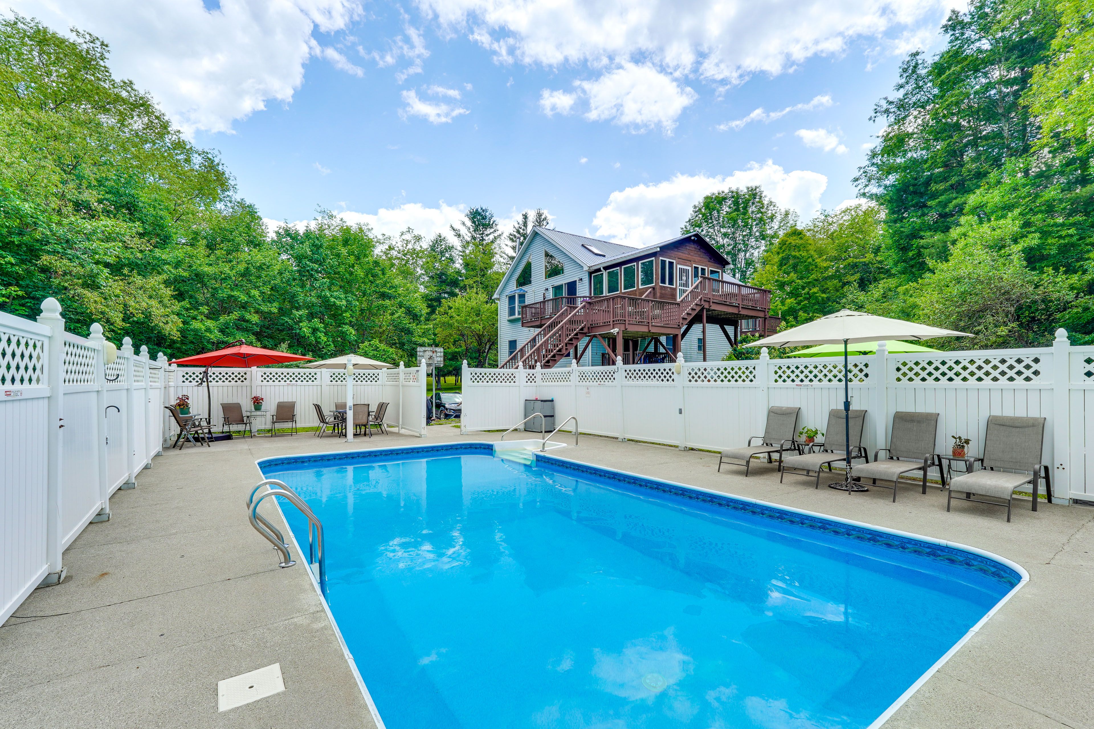 Hunter Vacation Rental | 3BR | 2BA | 900 Sq Ft | 7 Steps to Enter