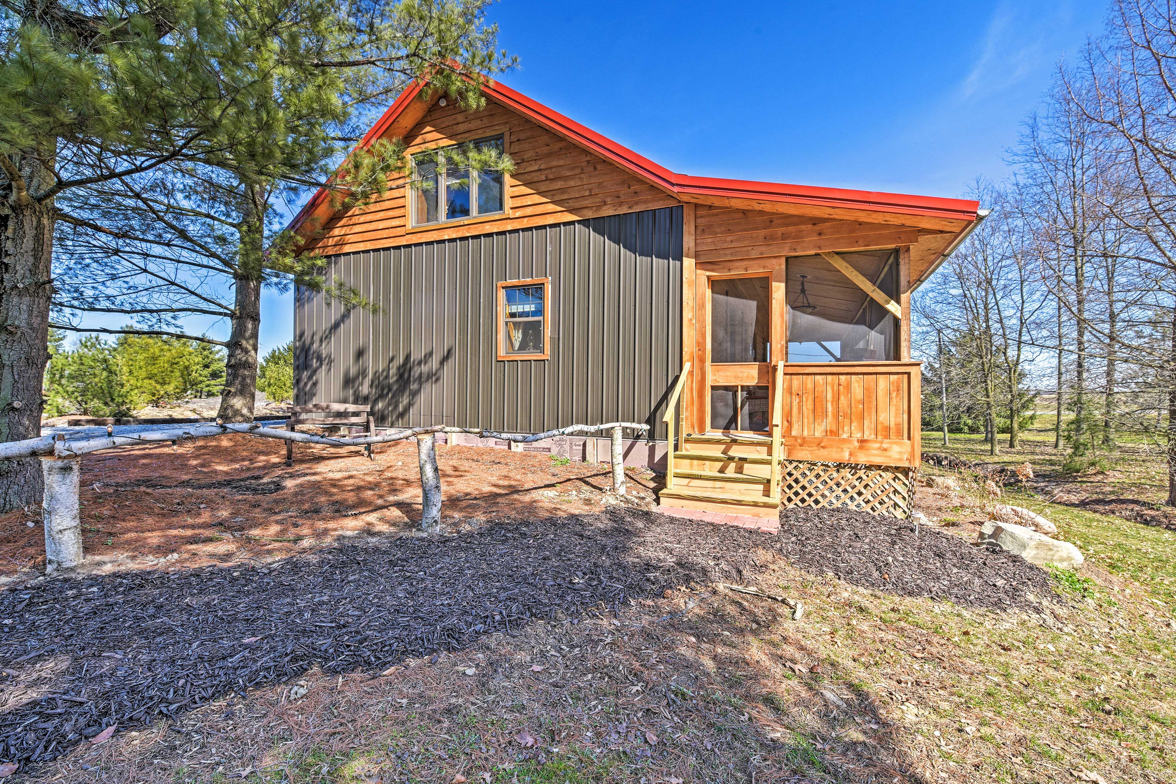 Napanee Vacation Rental | 2BR | 1BA | 900 Sq Ft | 2 Stories | 1 Step Required