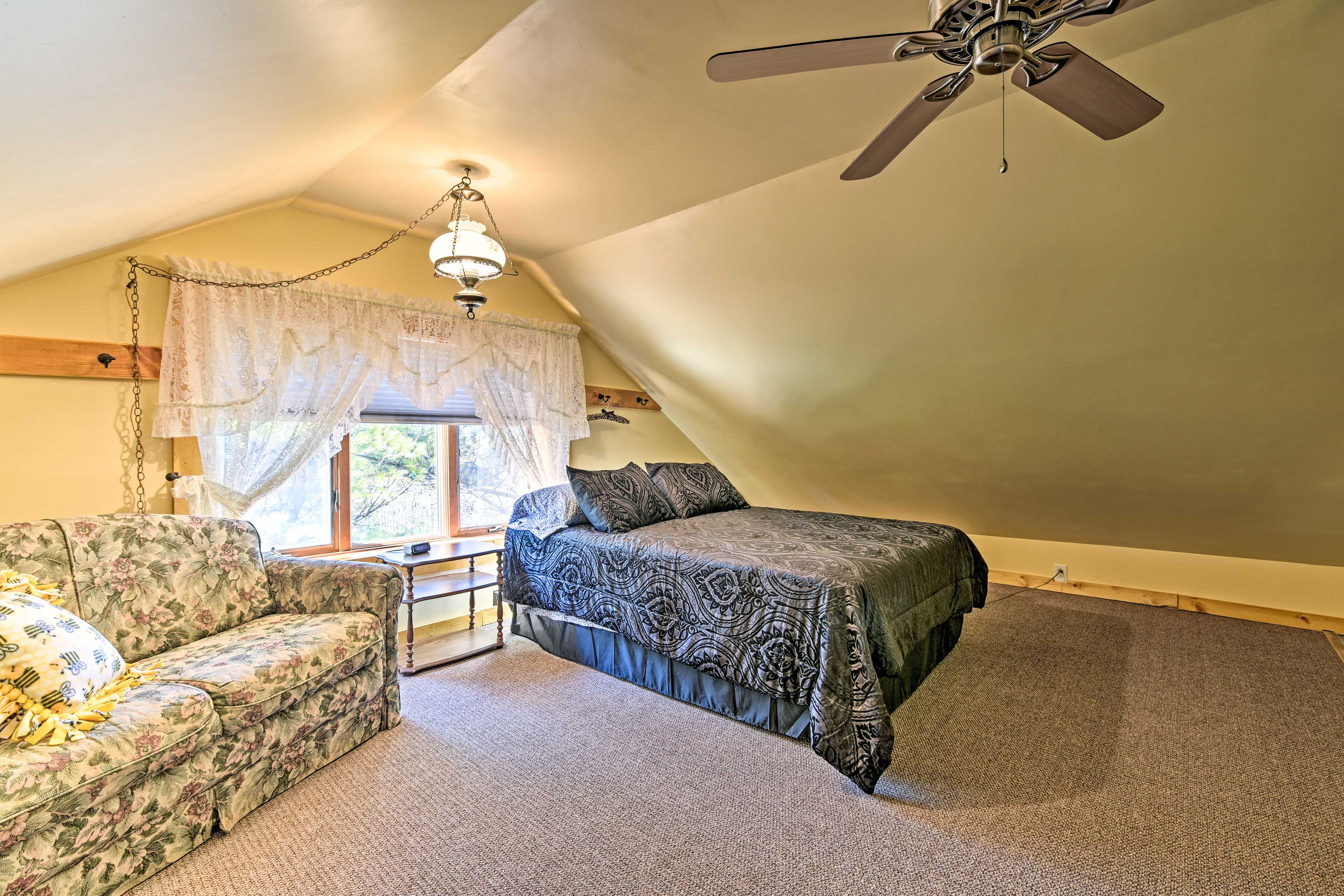 Bedroom 2 | Queen Bed