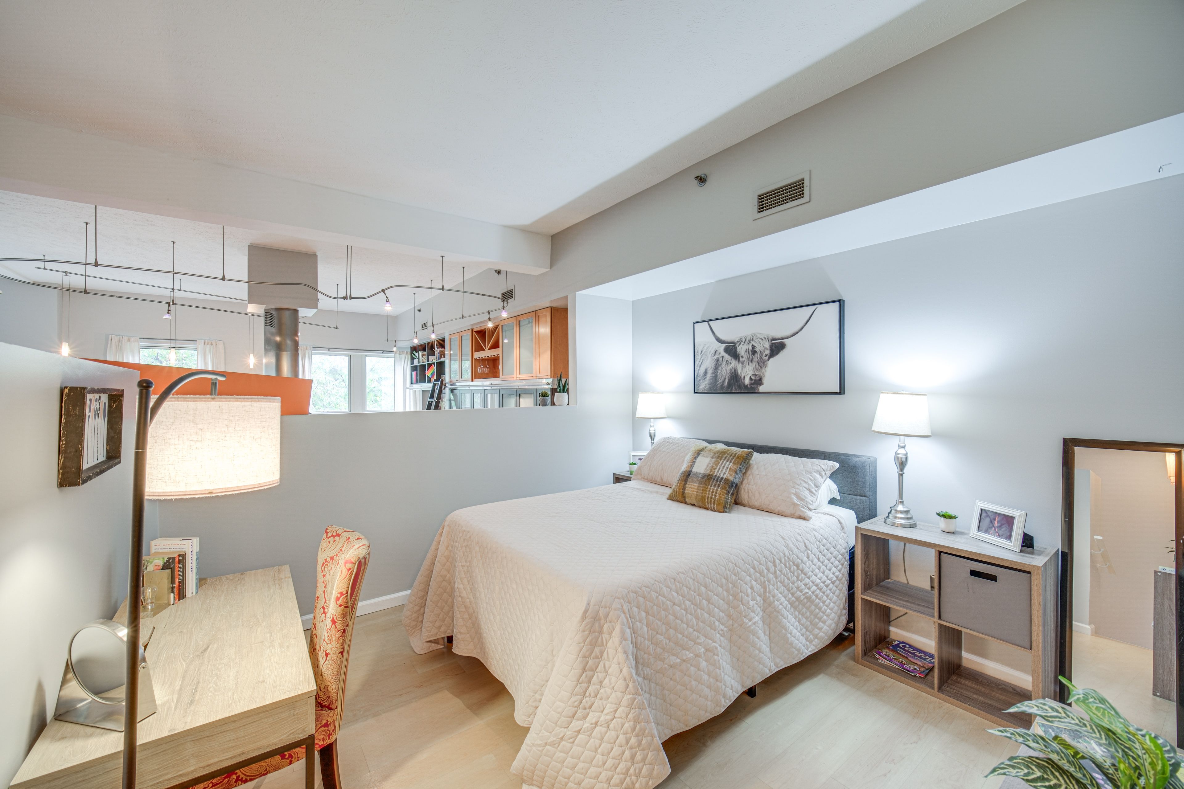 Bedroom 2 | Queen Bed | Desk
