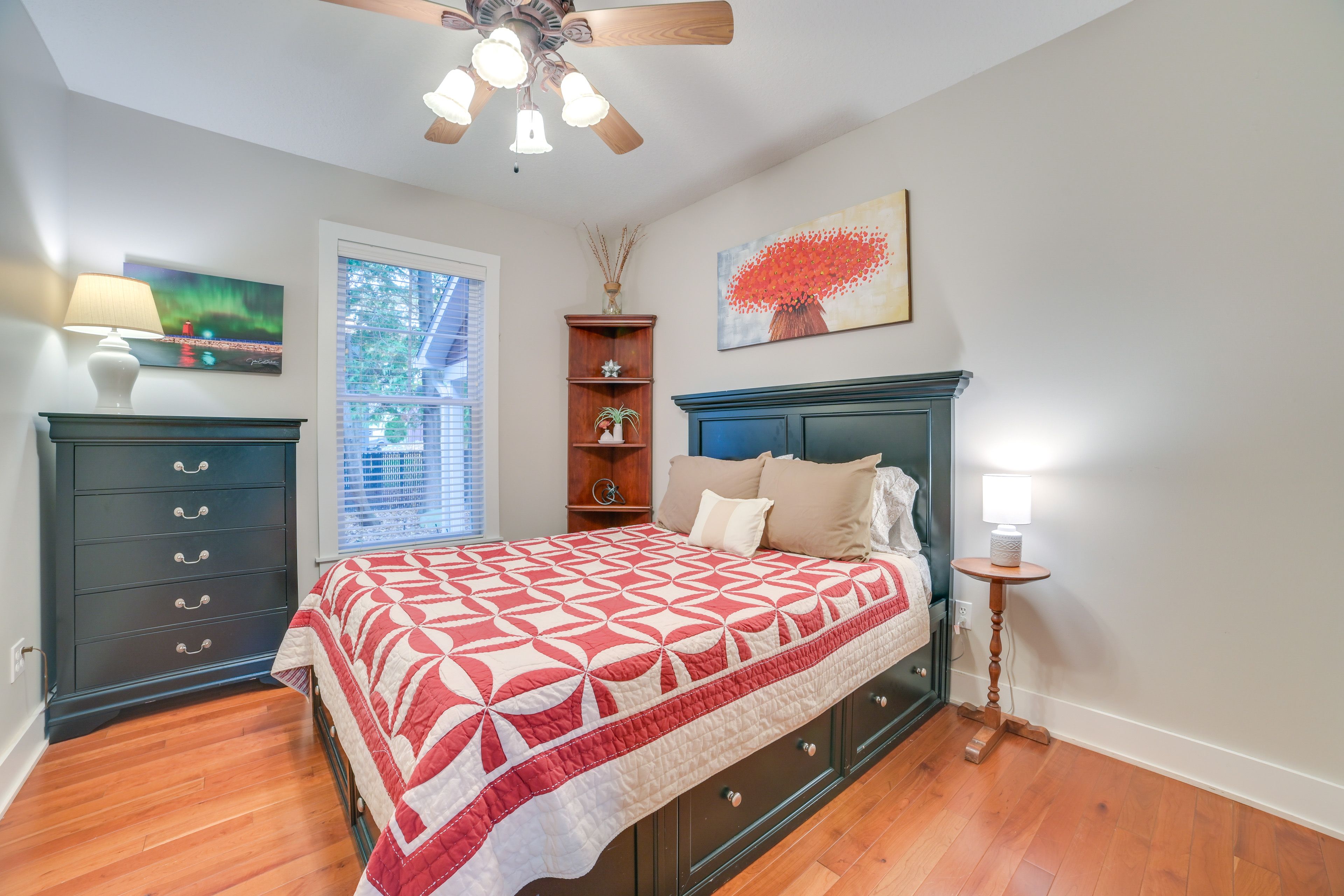 Bedroom 2 | Queen Bed