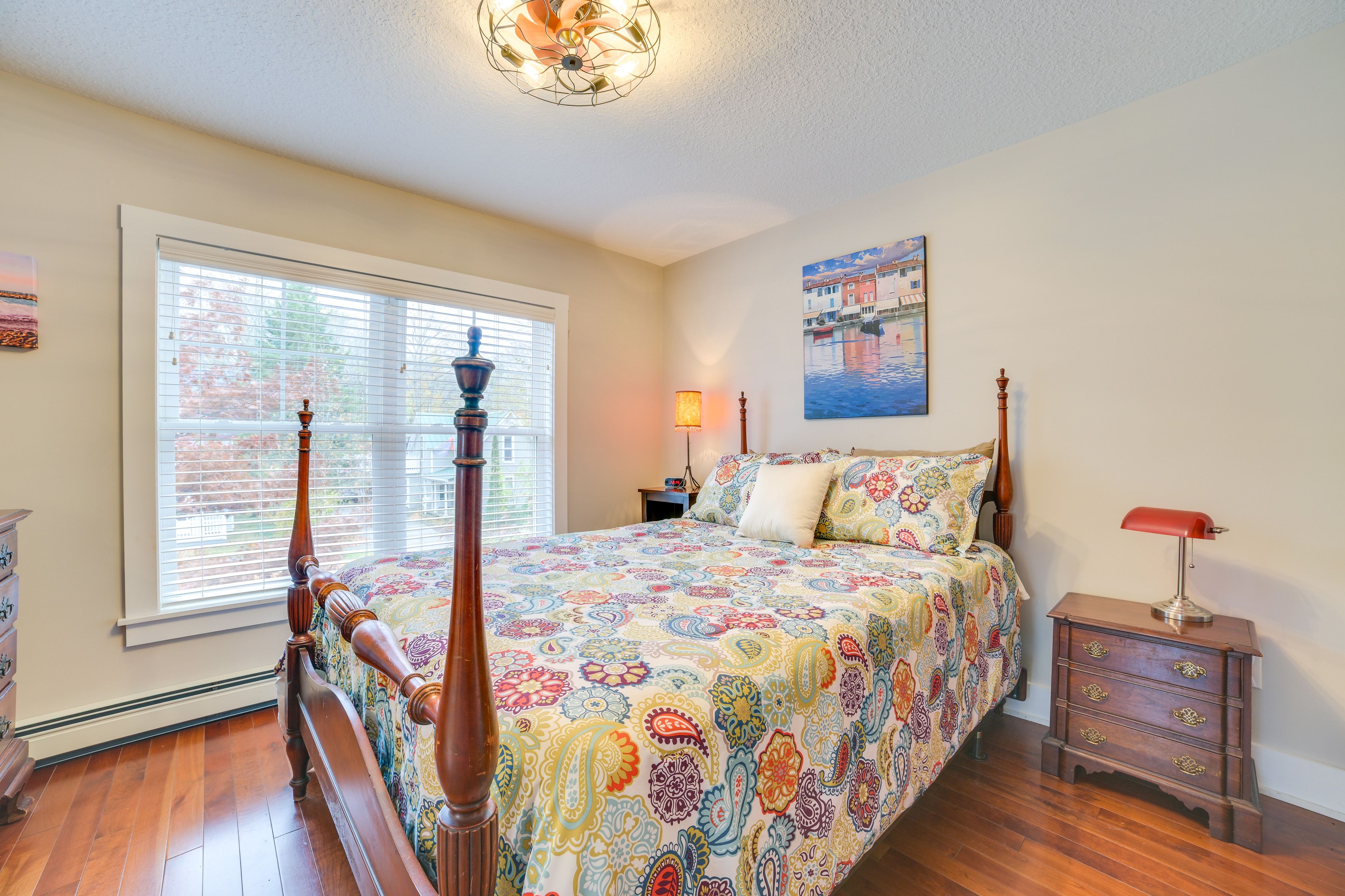 Bedroom 1 | Queen Bed | Linens Provided