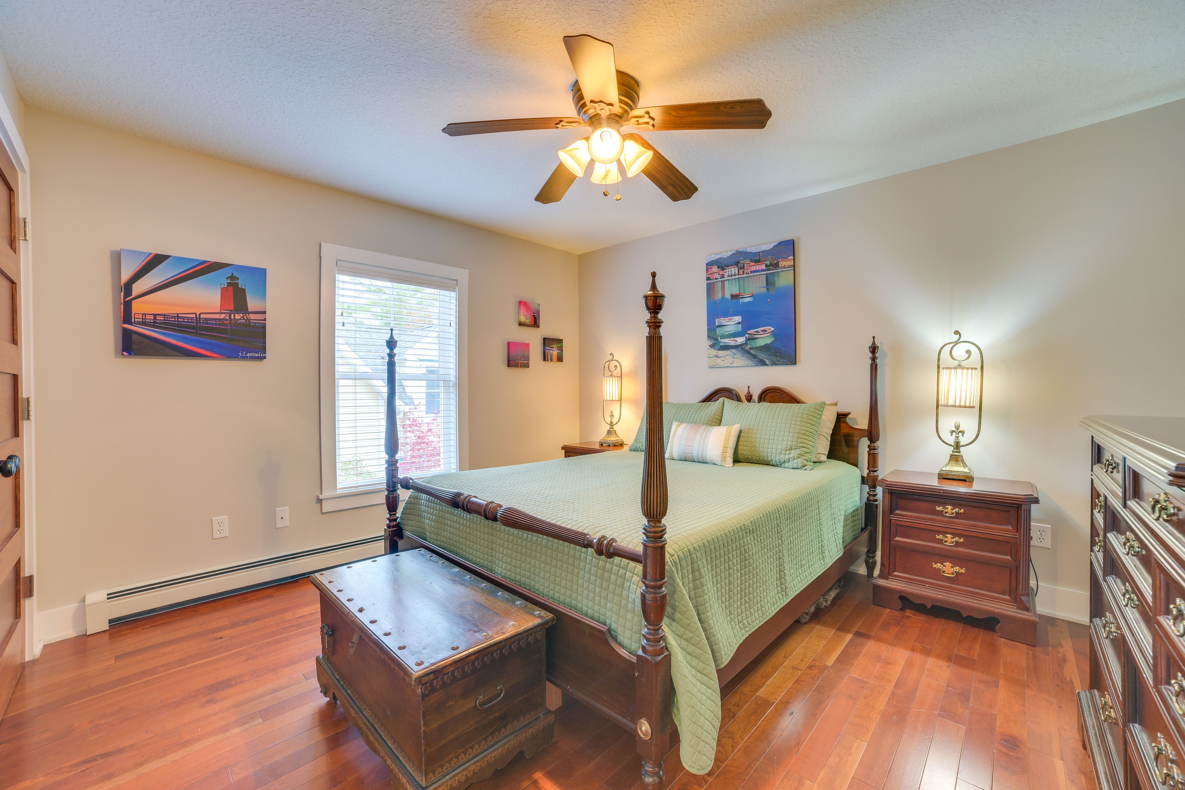 Bedroom 2 | Queen Bed