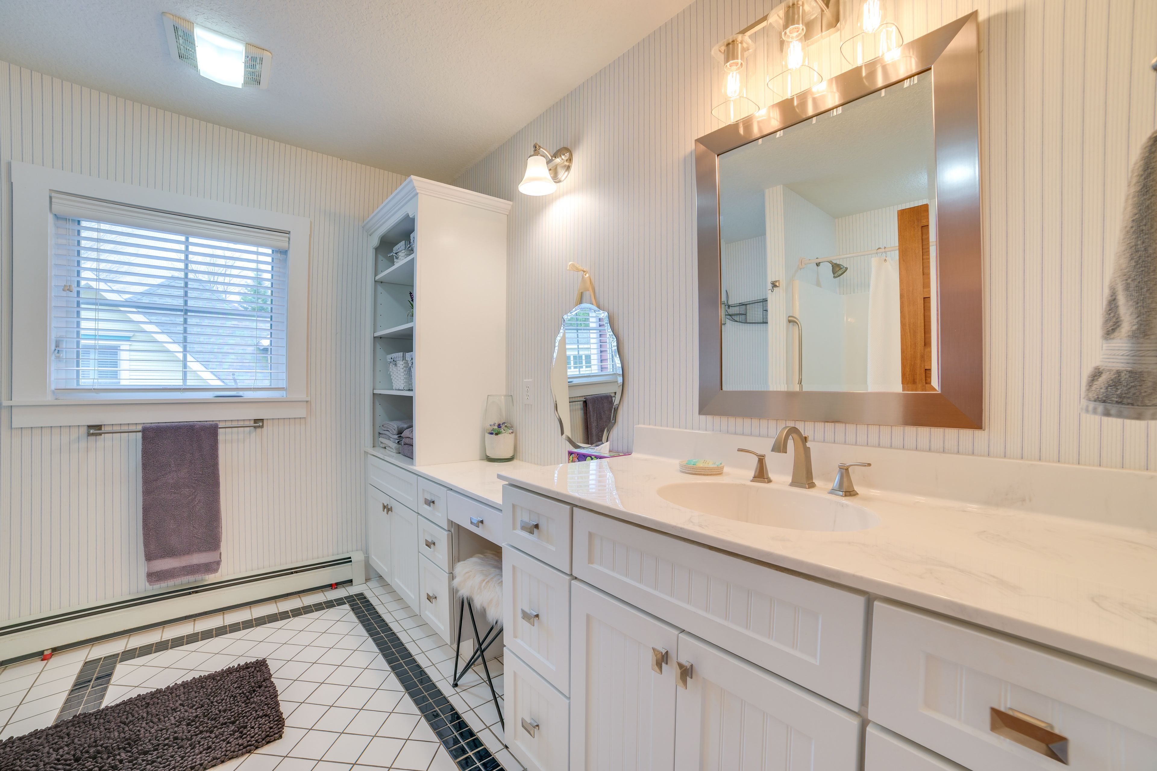 En-Suite Bathroom | Towels Provided