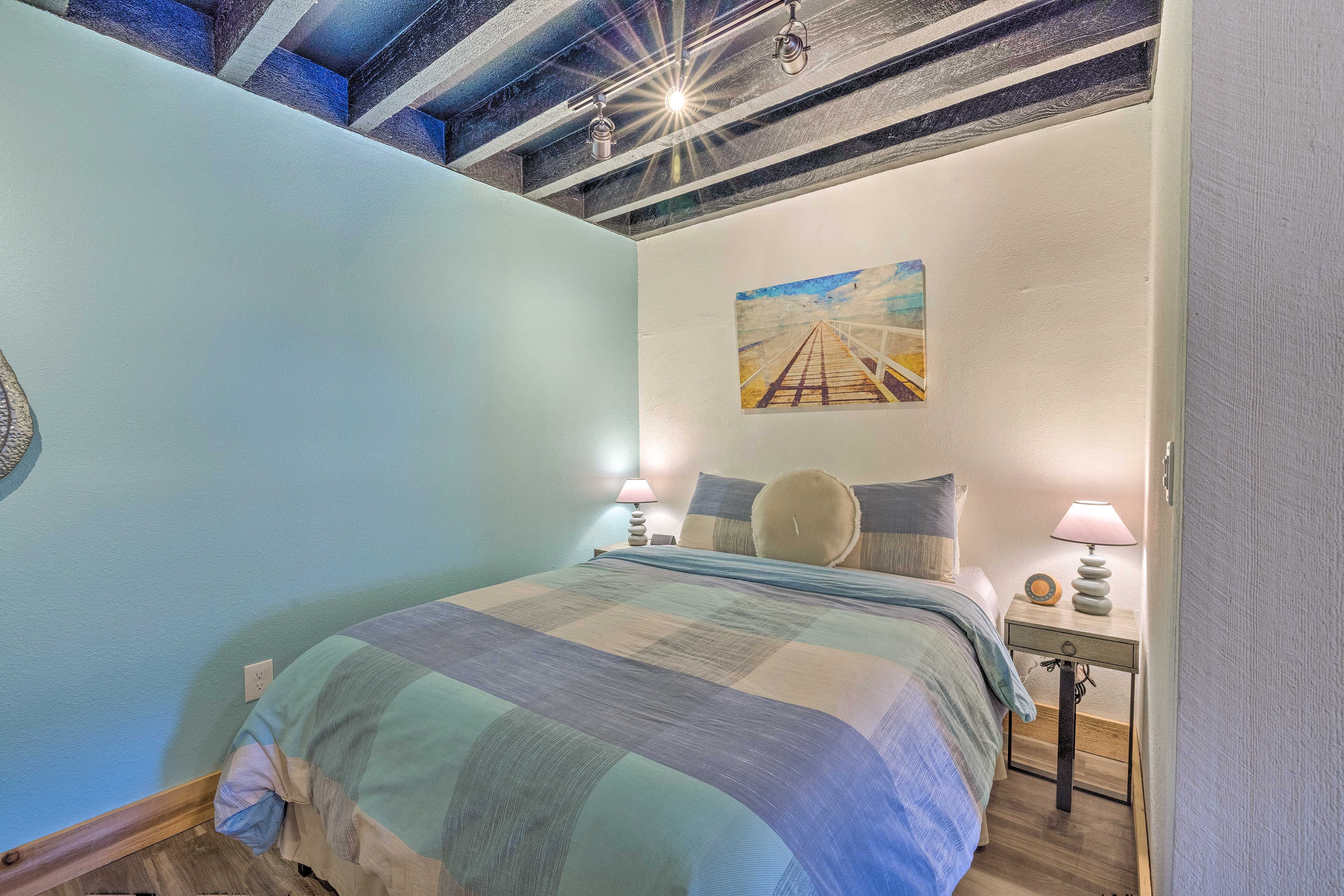 Studio | Queen Bed