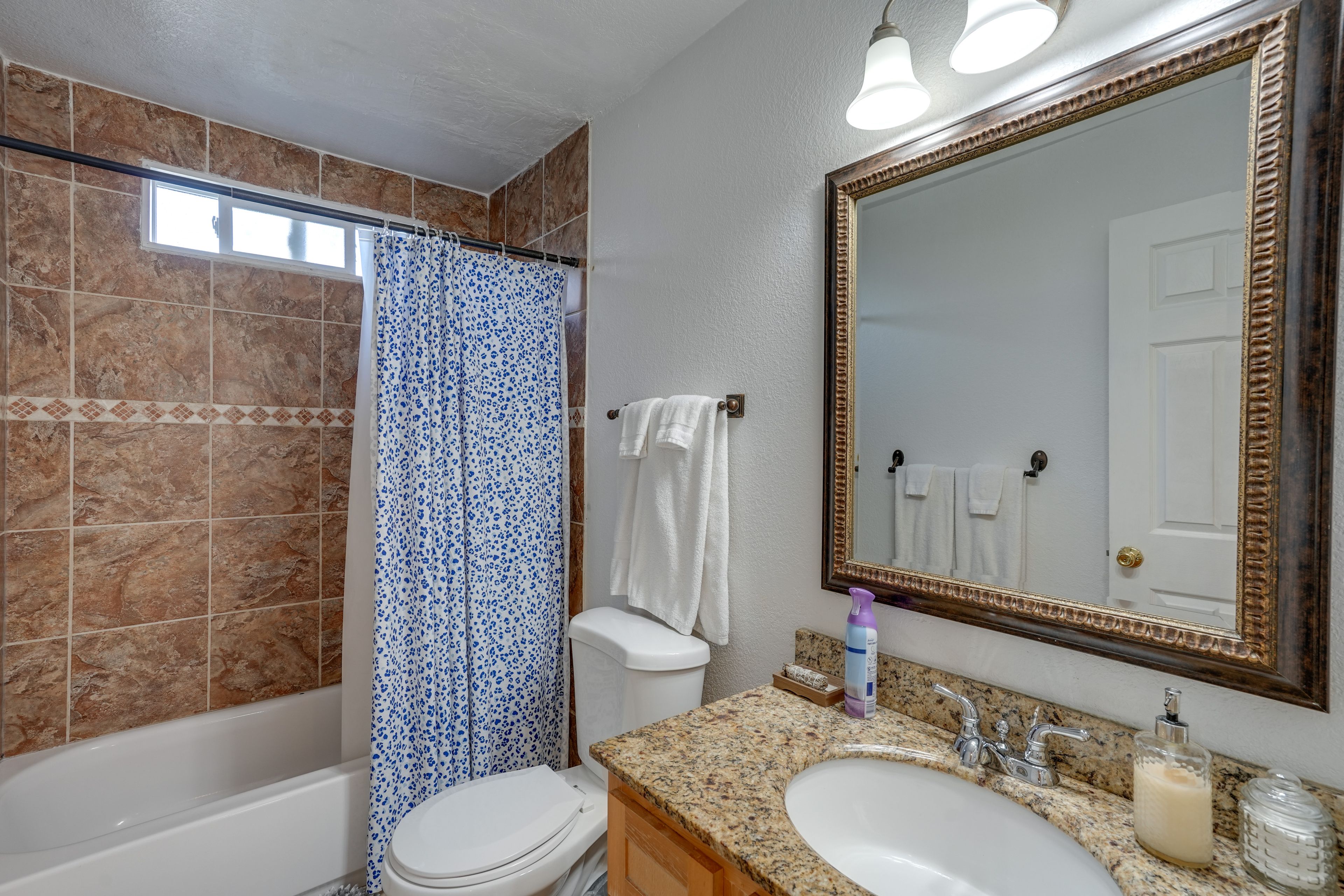 Full Bathroom | Complimentary Toiletries | Hair Dryer