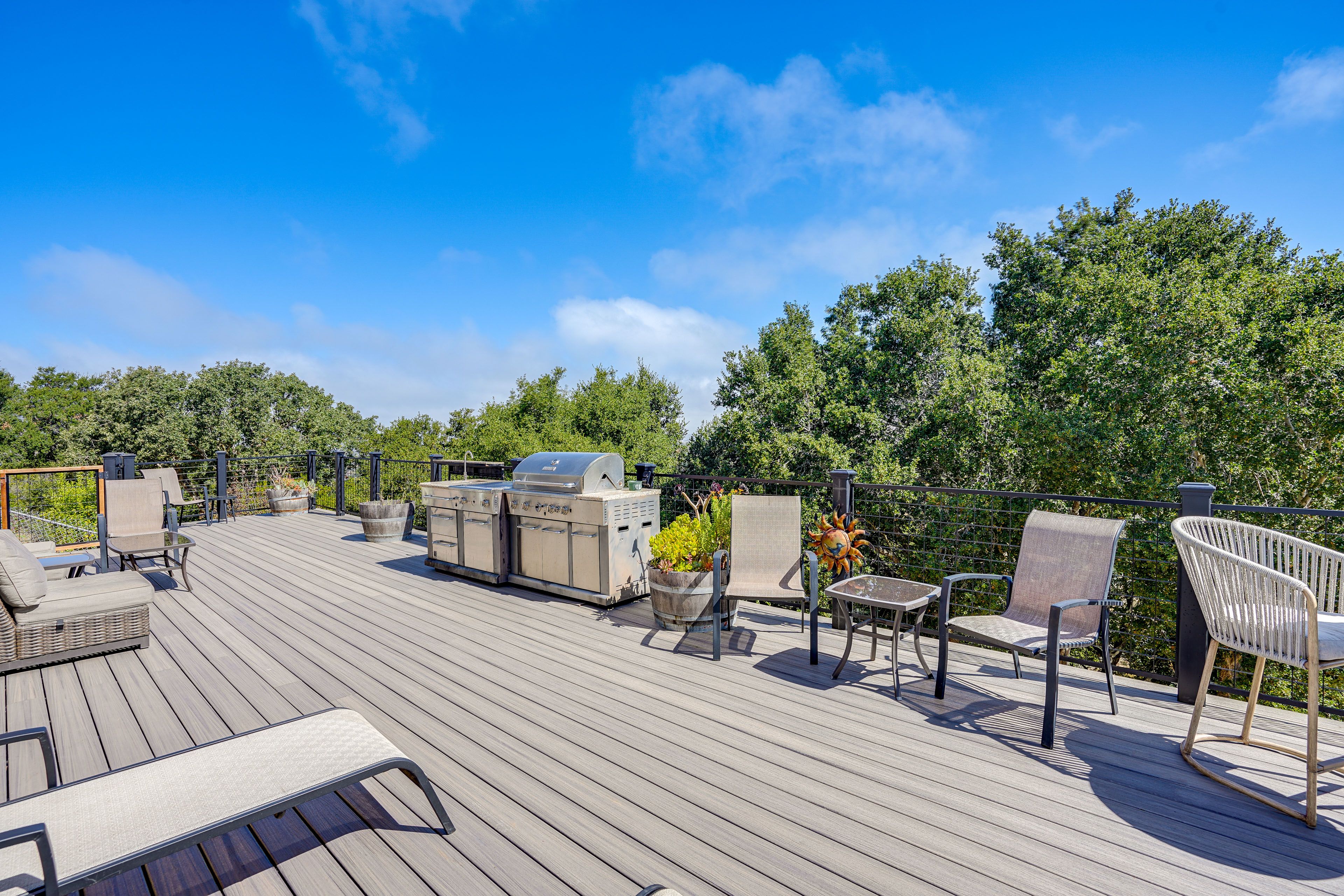 Deck | Gas Grill | Outdoor Dining
