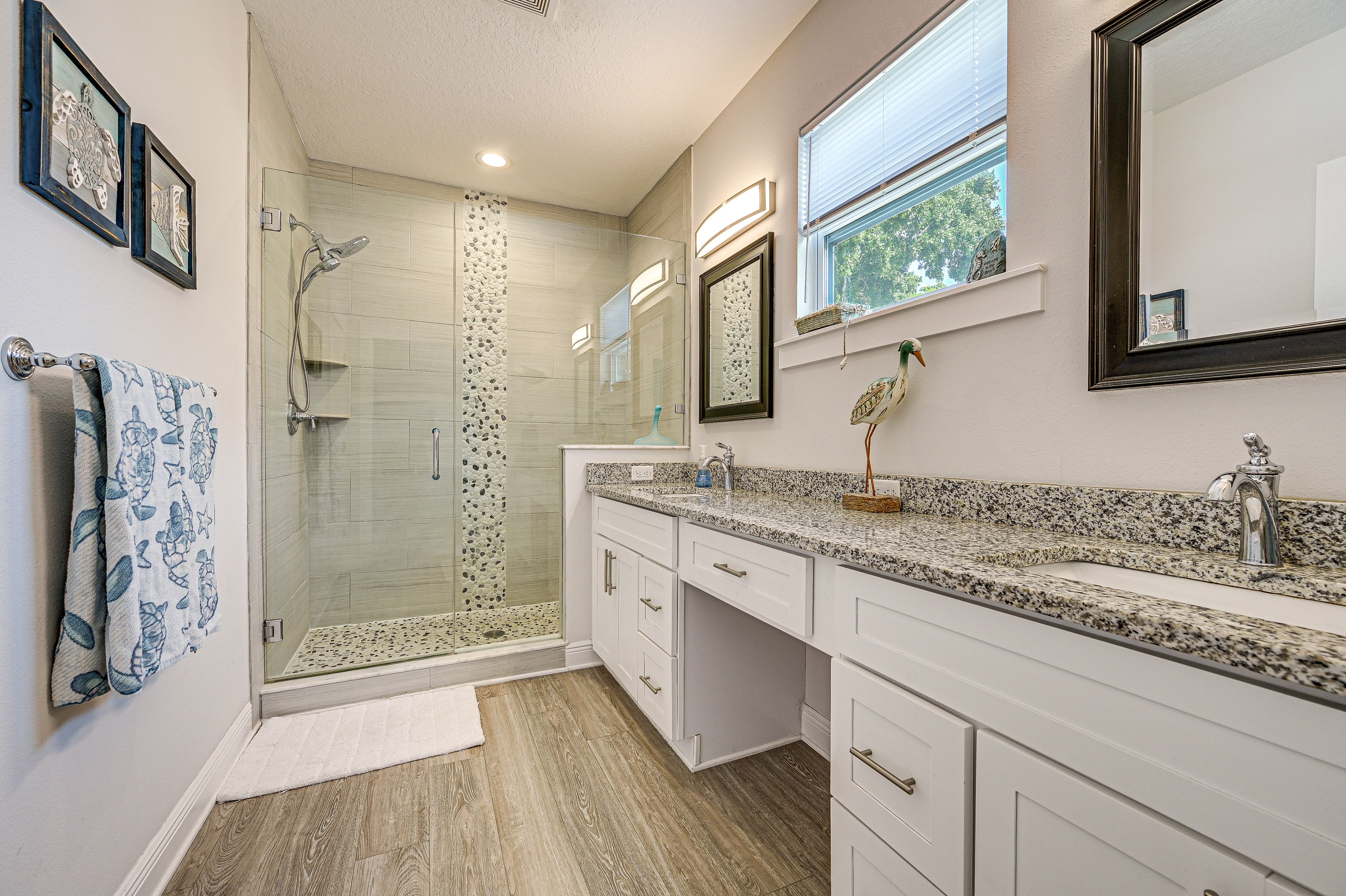 Full Bathroom | Linens & Towels