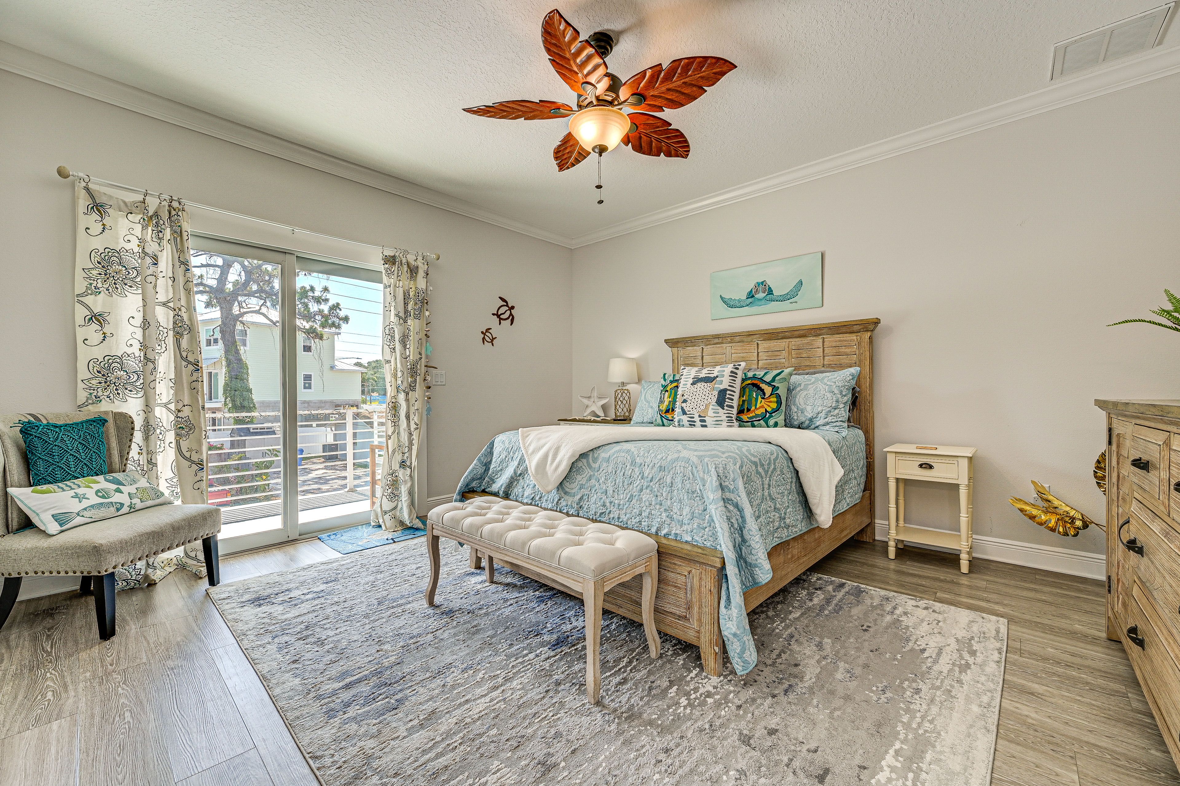 Bedroom 1 | Queen Bed