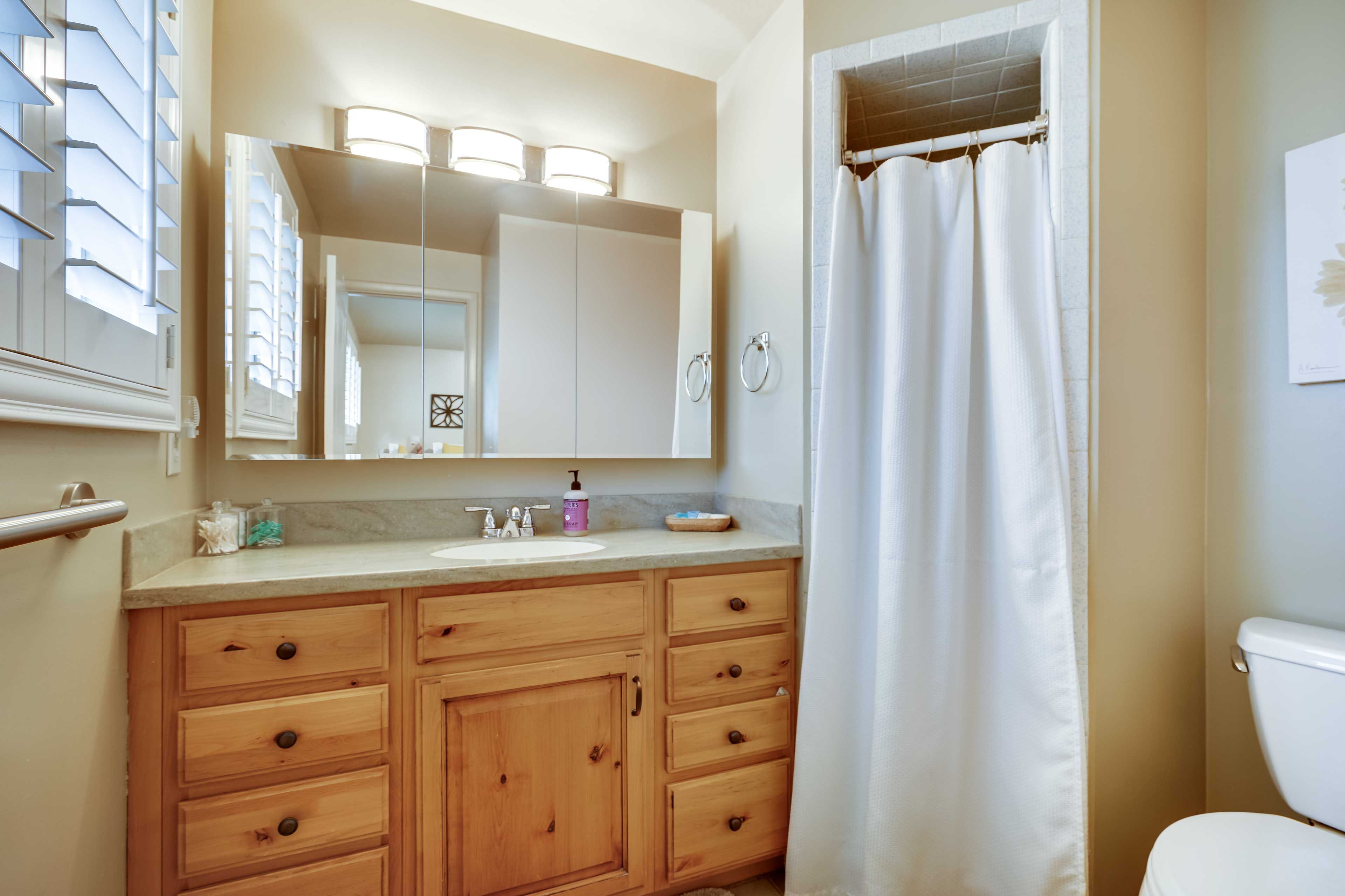 En-Suite Bathroom | Complimentary Toiletries