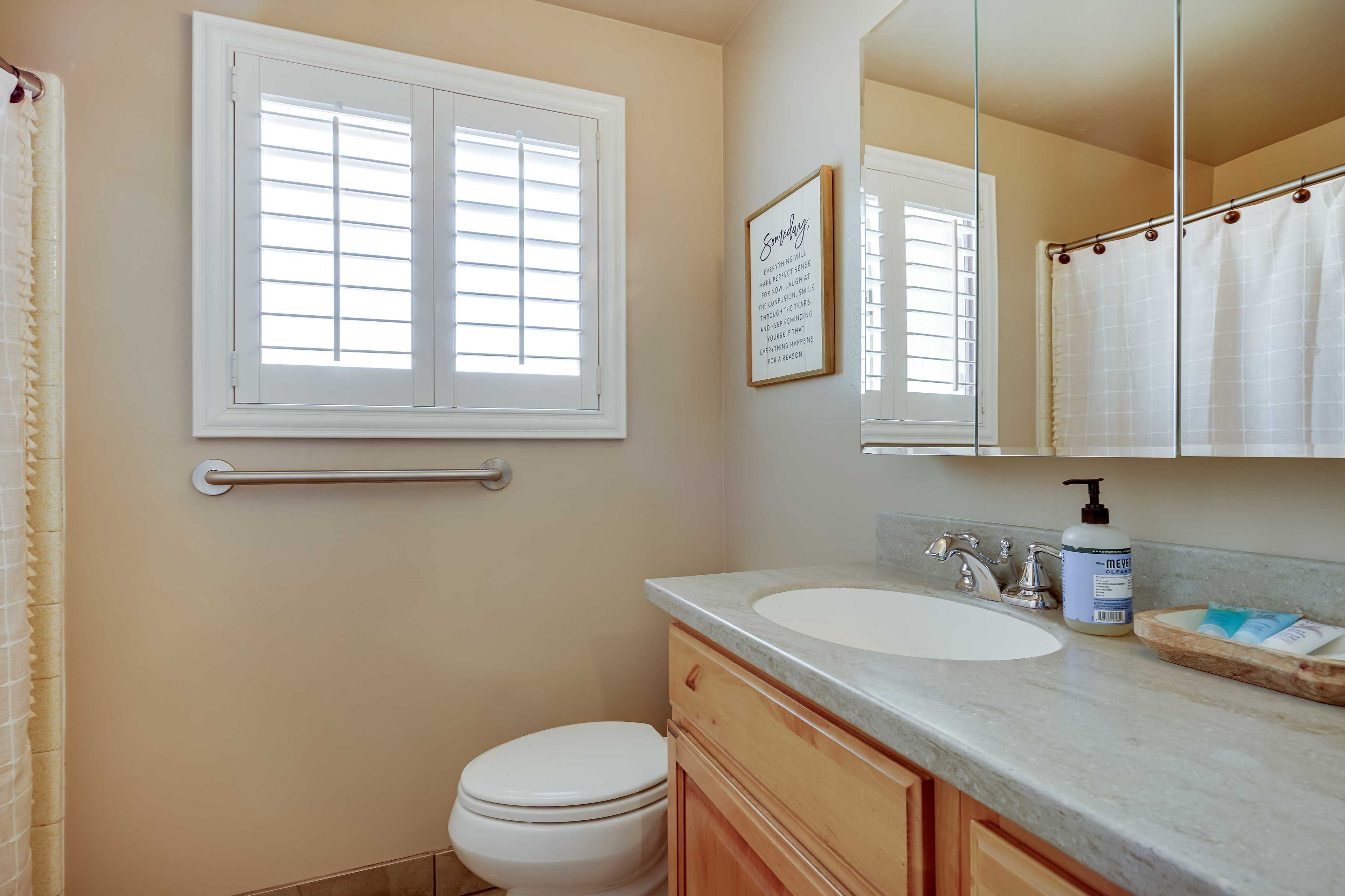 Full Bathroom | Towels Provided