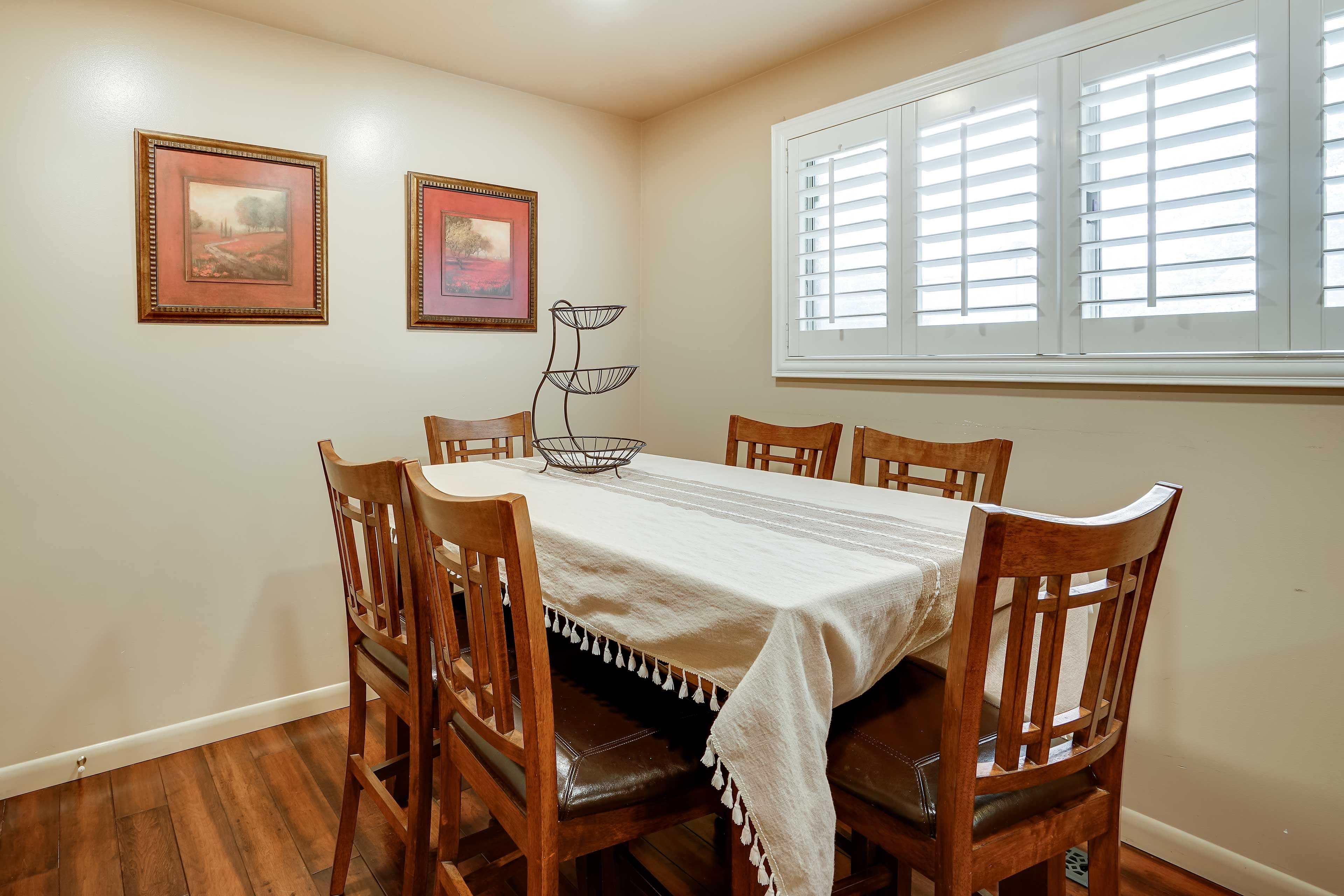 Dining Table | Dishware & Flatware Provided