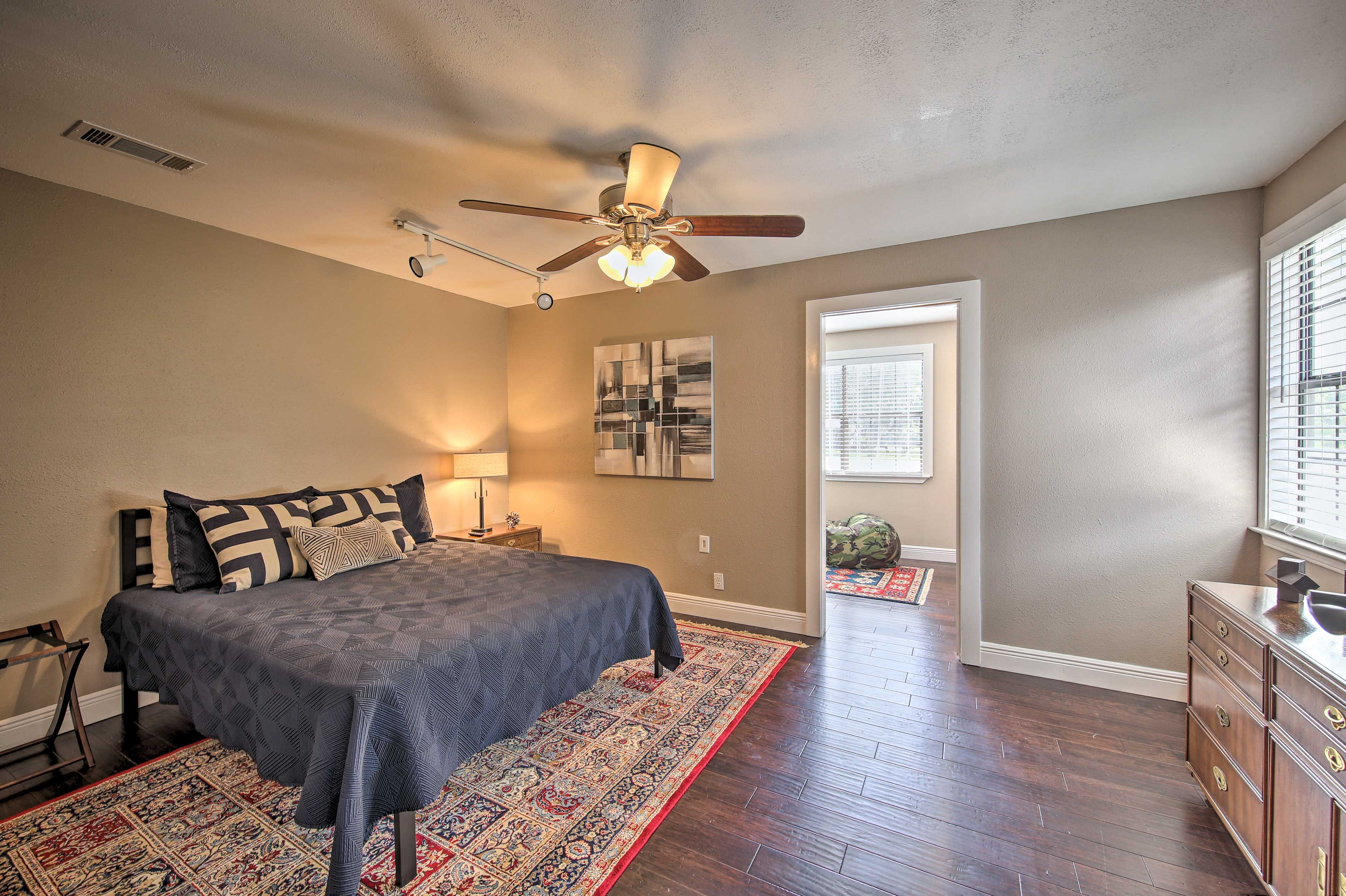 Bedroom 4 | Queen Bed