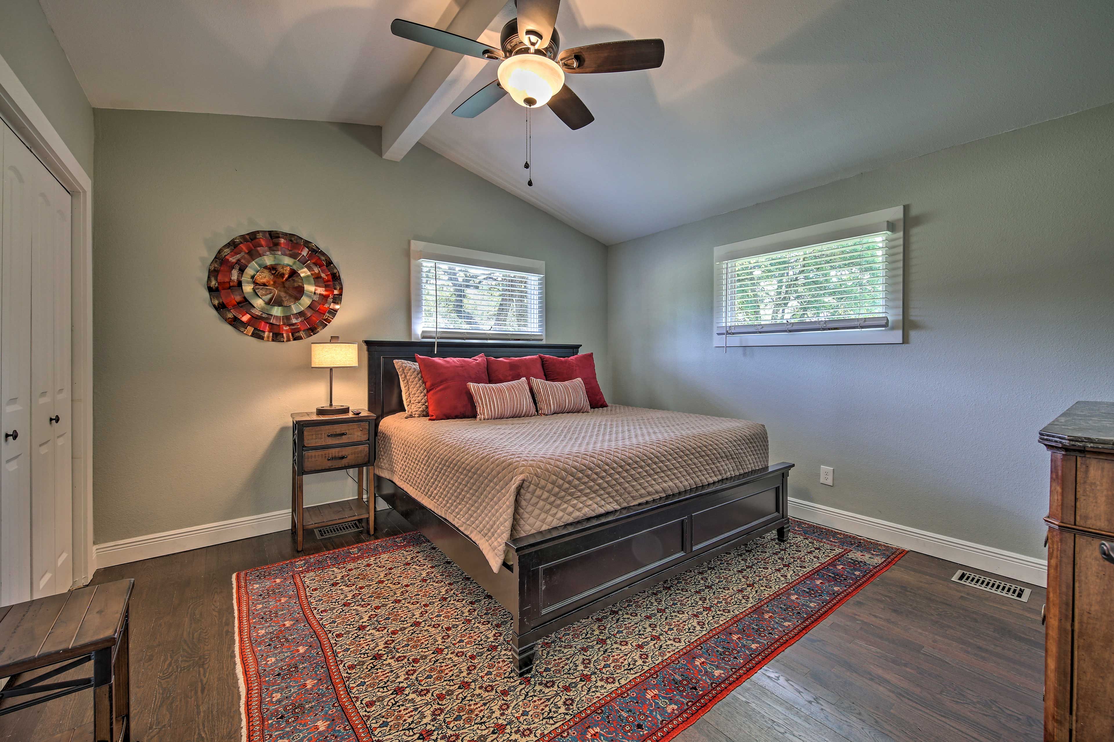 Bedroom 2 | King Bed