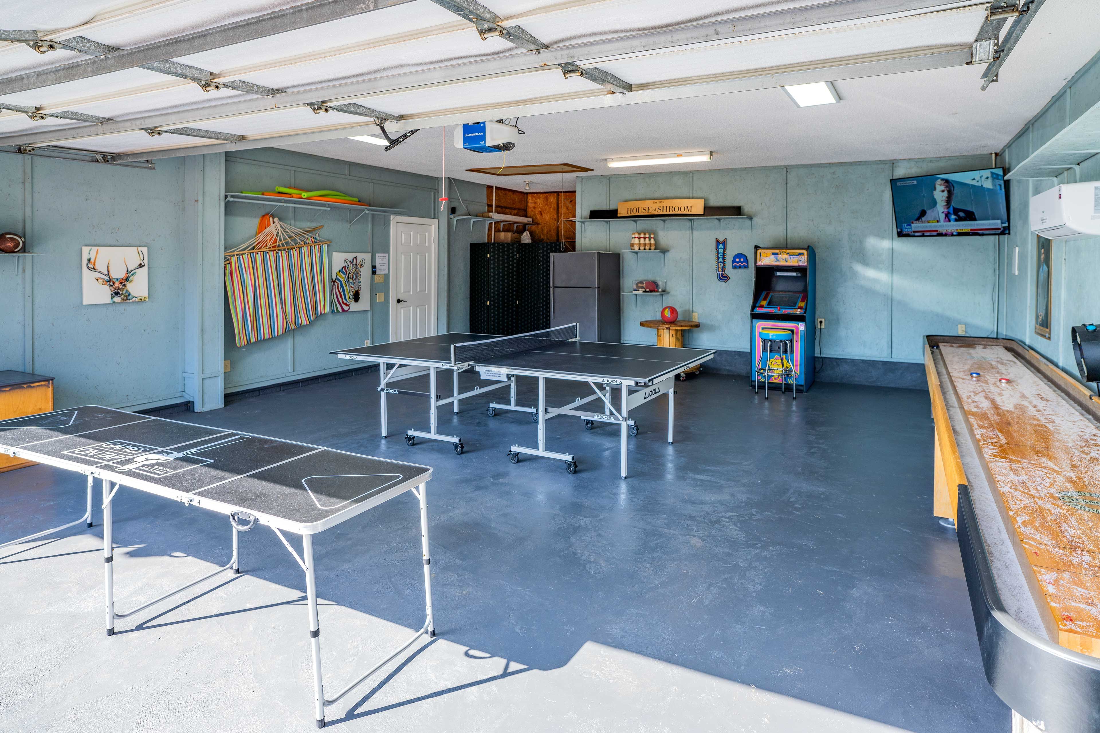 Garage Game Room | Ping Pong Table | Arcade Game | Shuffleboard