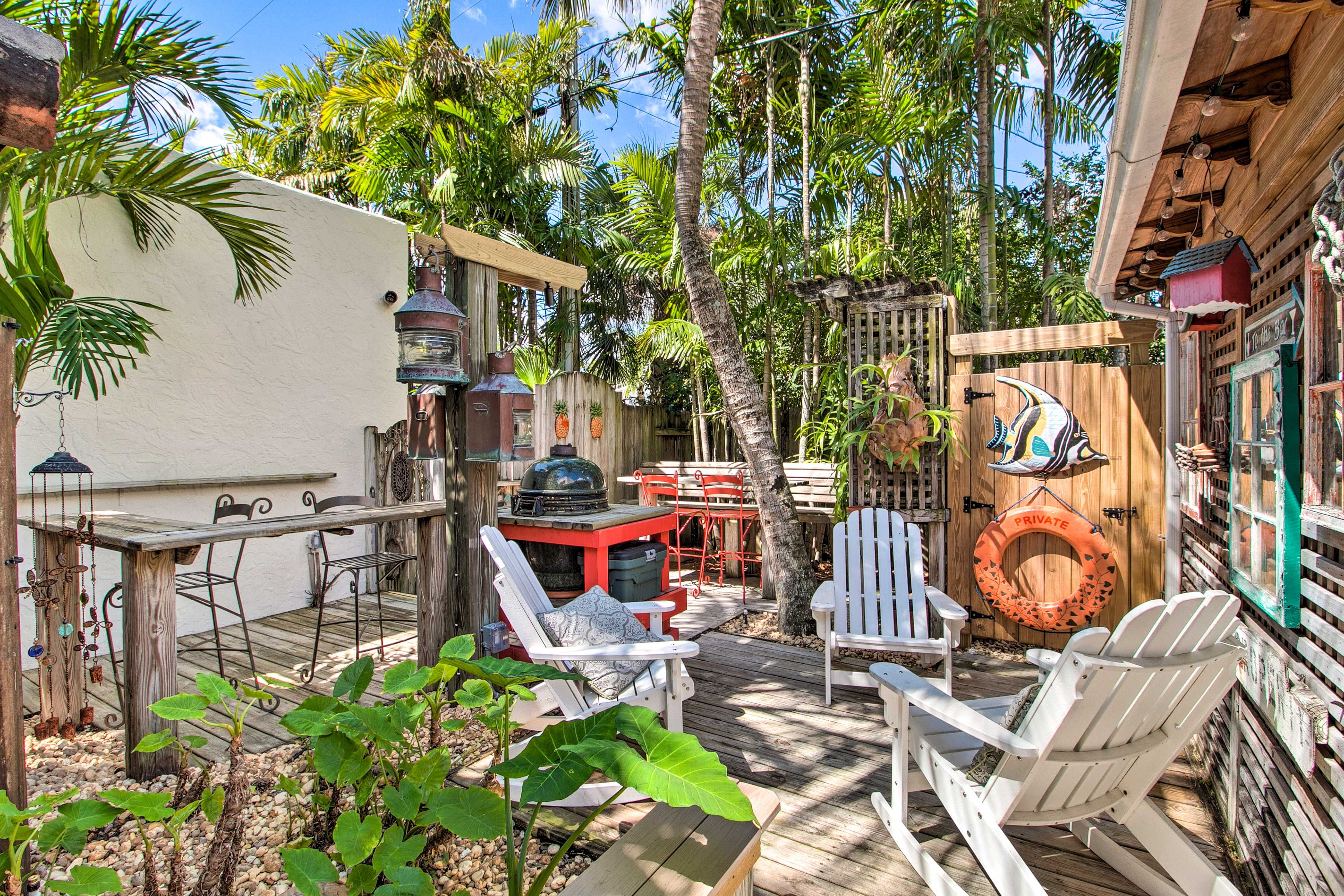 This backyard is an entertainer's dream.
