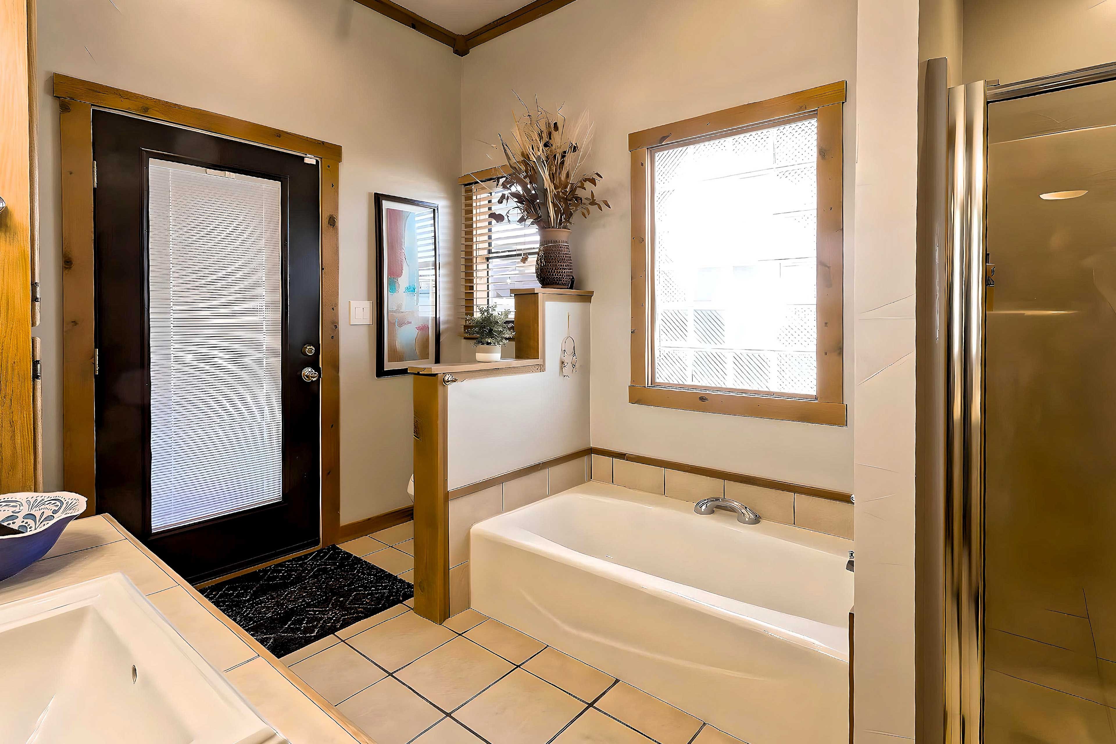 Full Bathroom | Linens & Towels