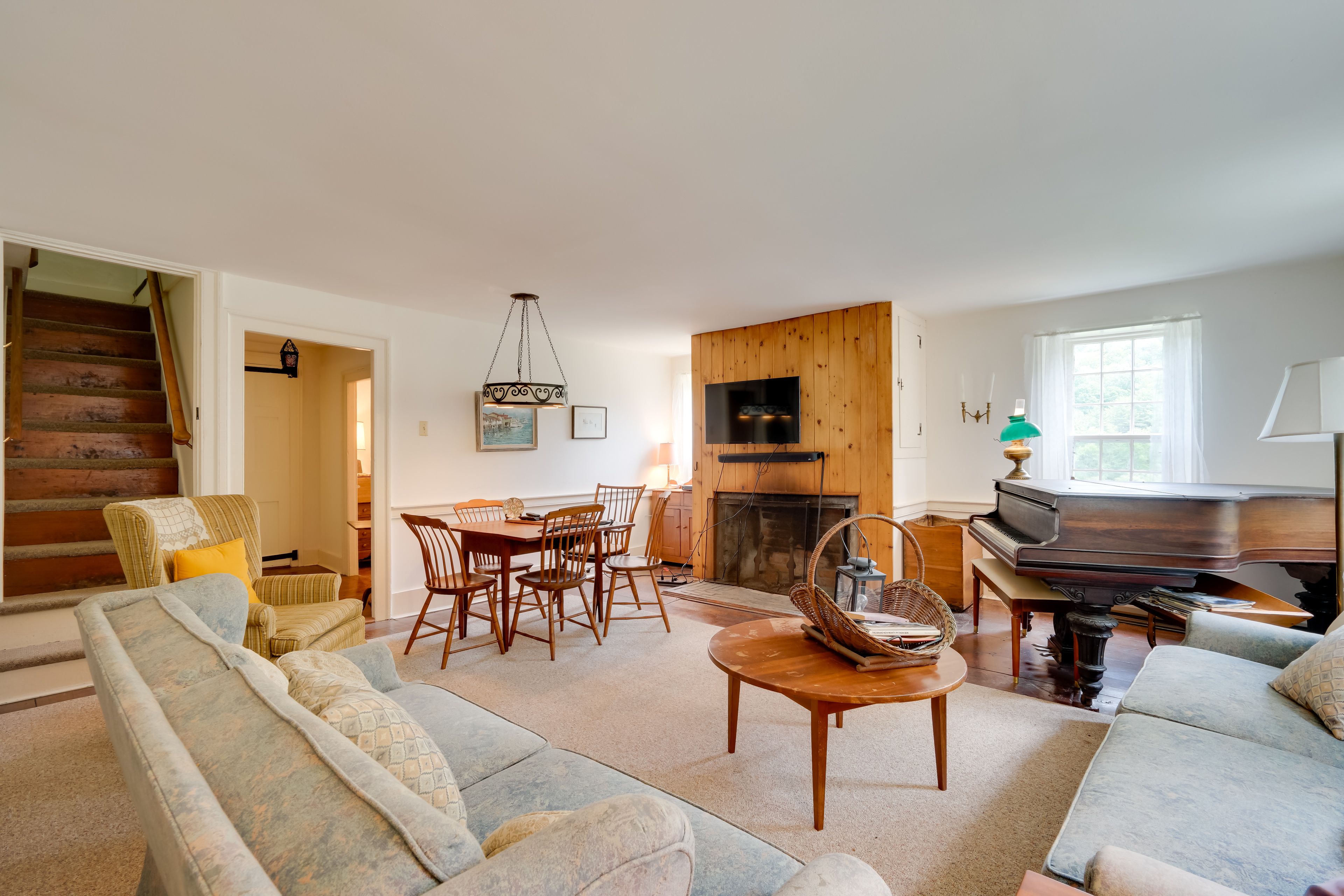 Living Room | 2nd Floor