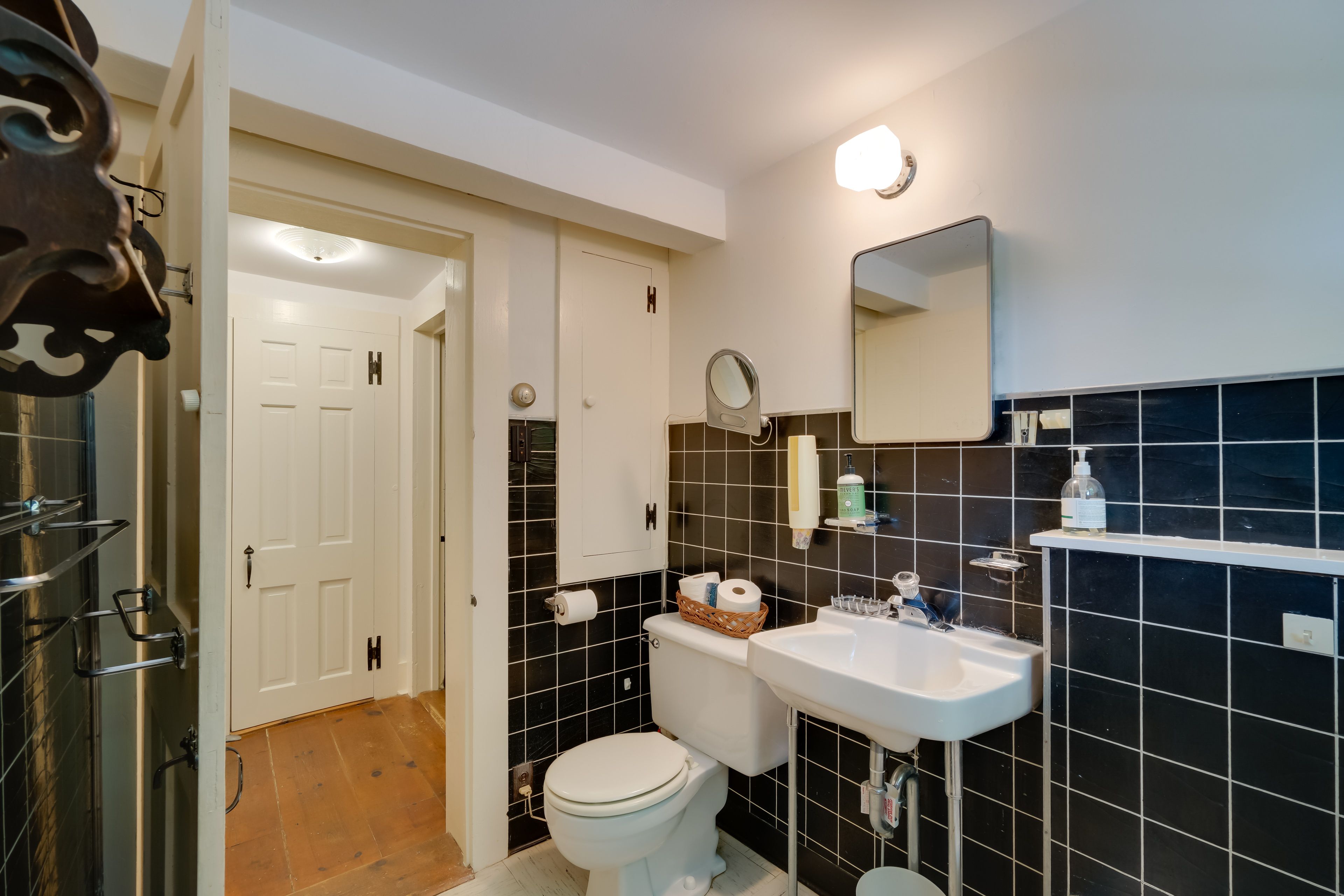 Full Bathroom | 3rd Floor