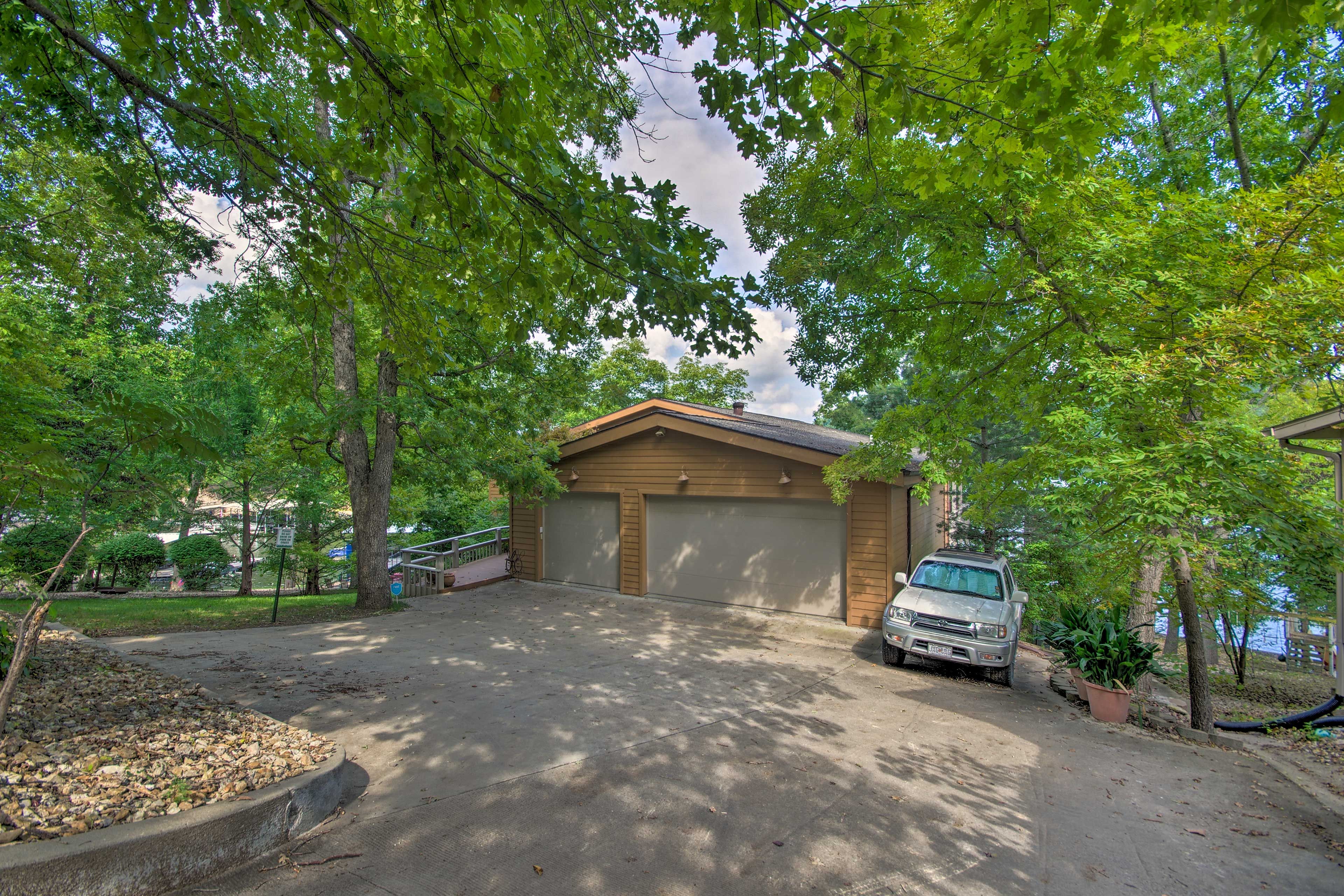 Parking | Garage (2 Vehicles) | Driveway (4 Vehicles)