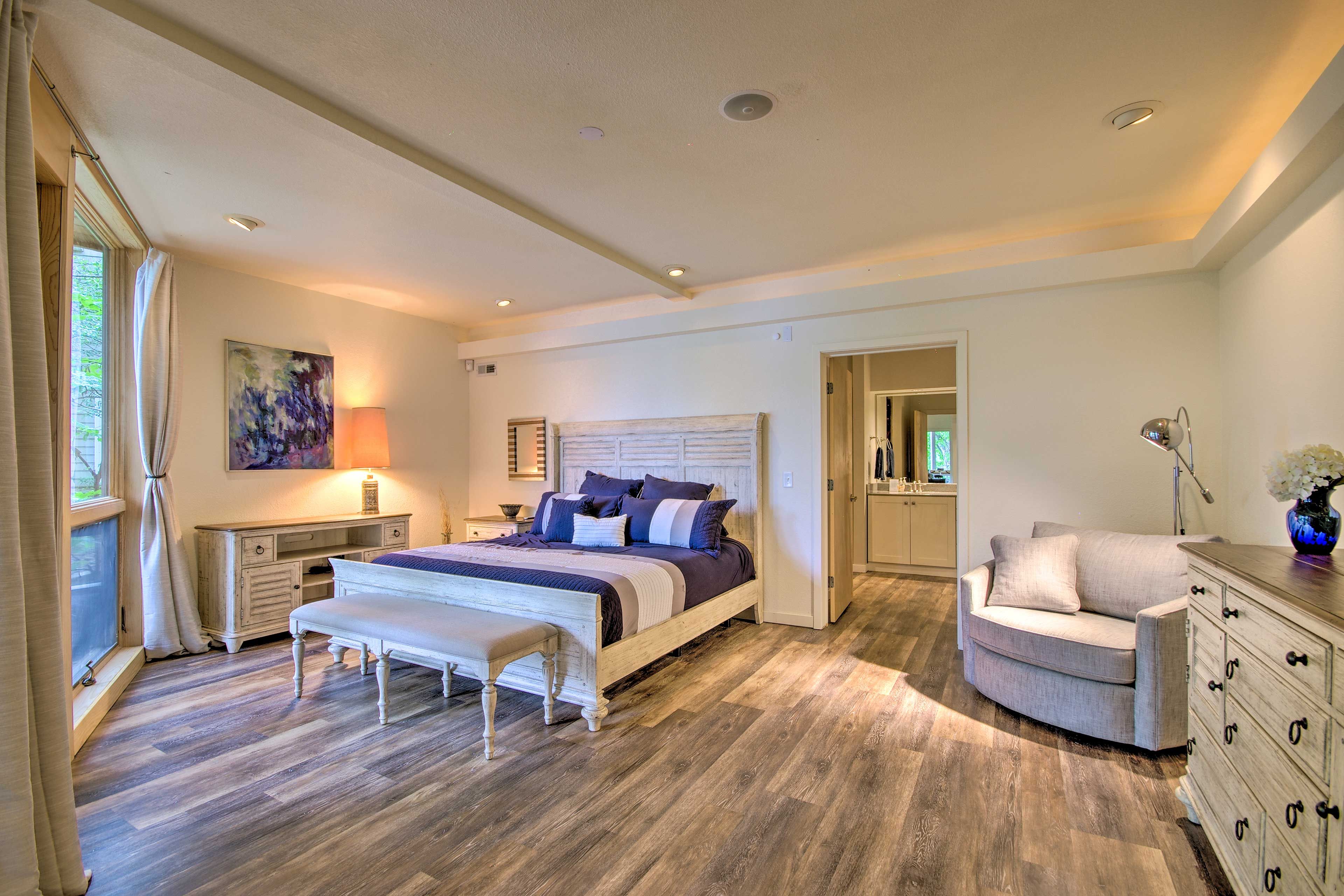 Bedroom 2 | Queen Bed