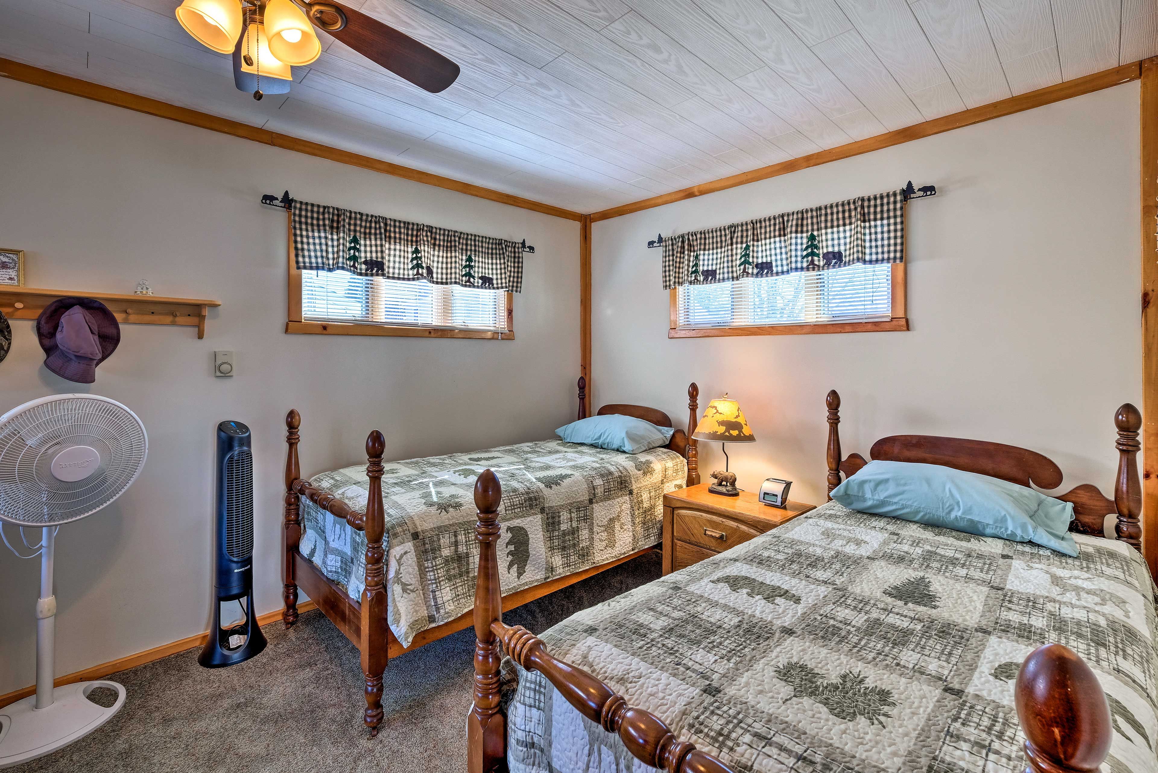 Bedroom 2 | 2 Twin Beds