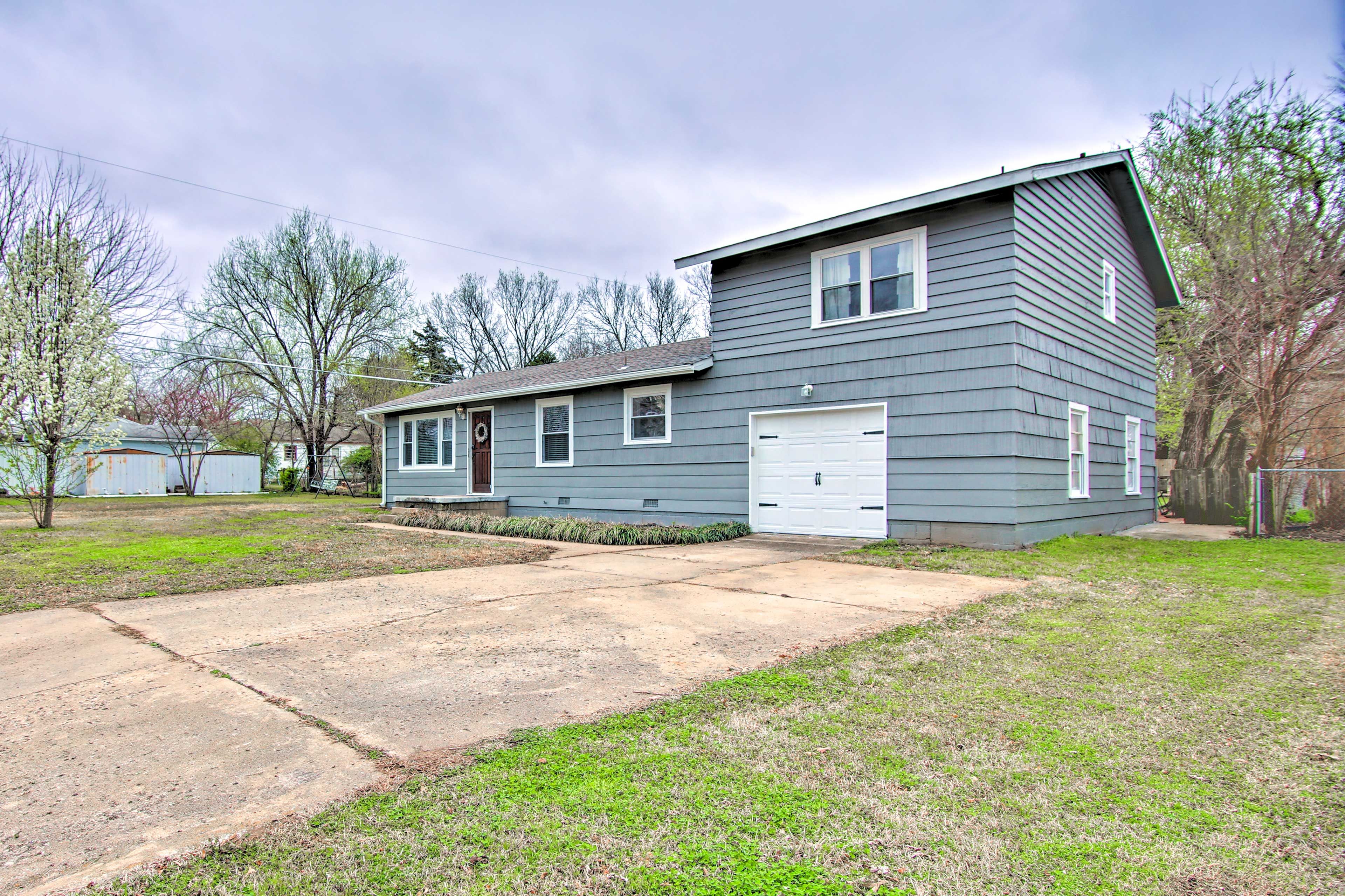 Parking | Driveway (2 Vehicles) | Garage (1 Small Vehicle)