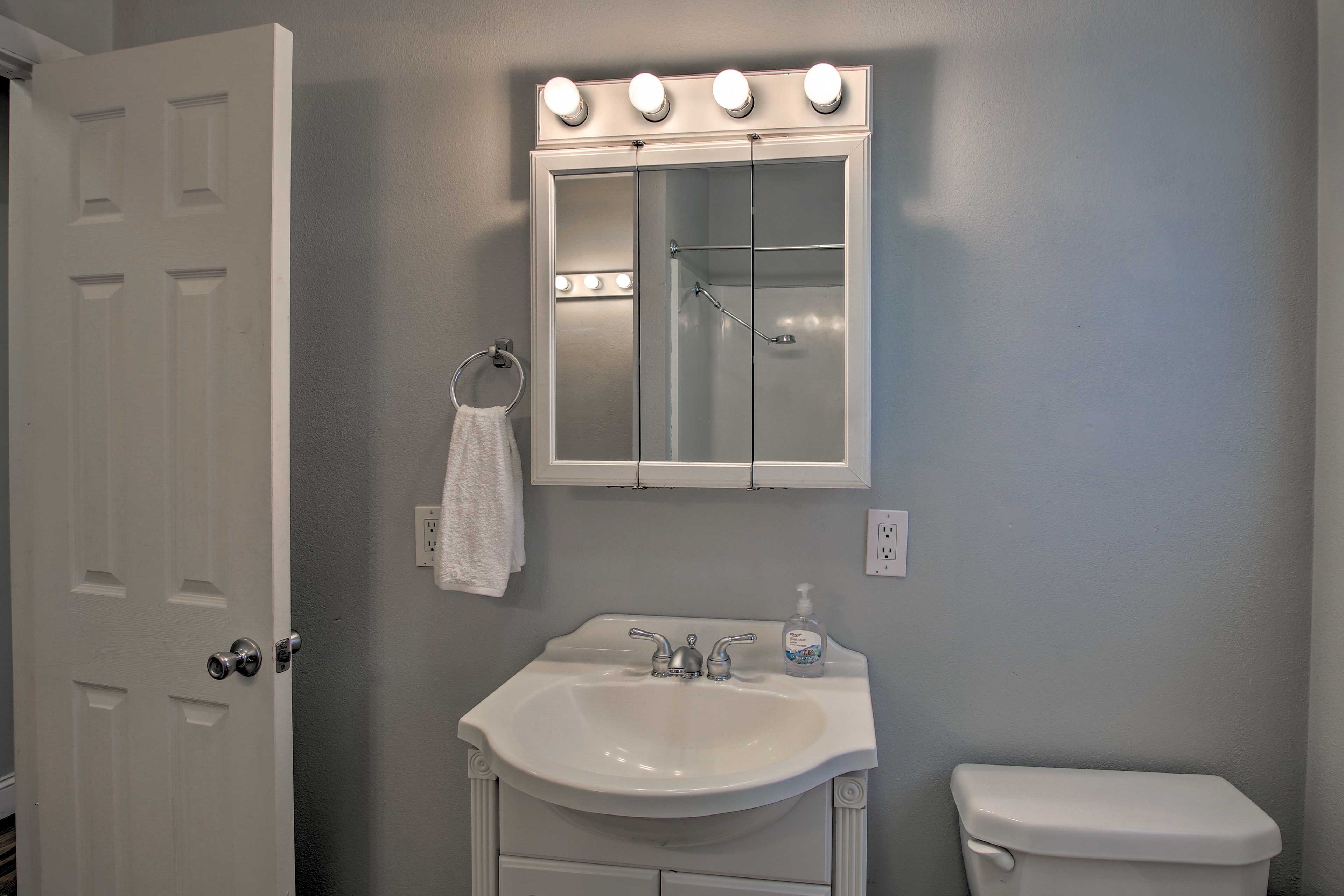 Full Bathroom | Linens & Towels