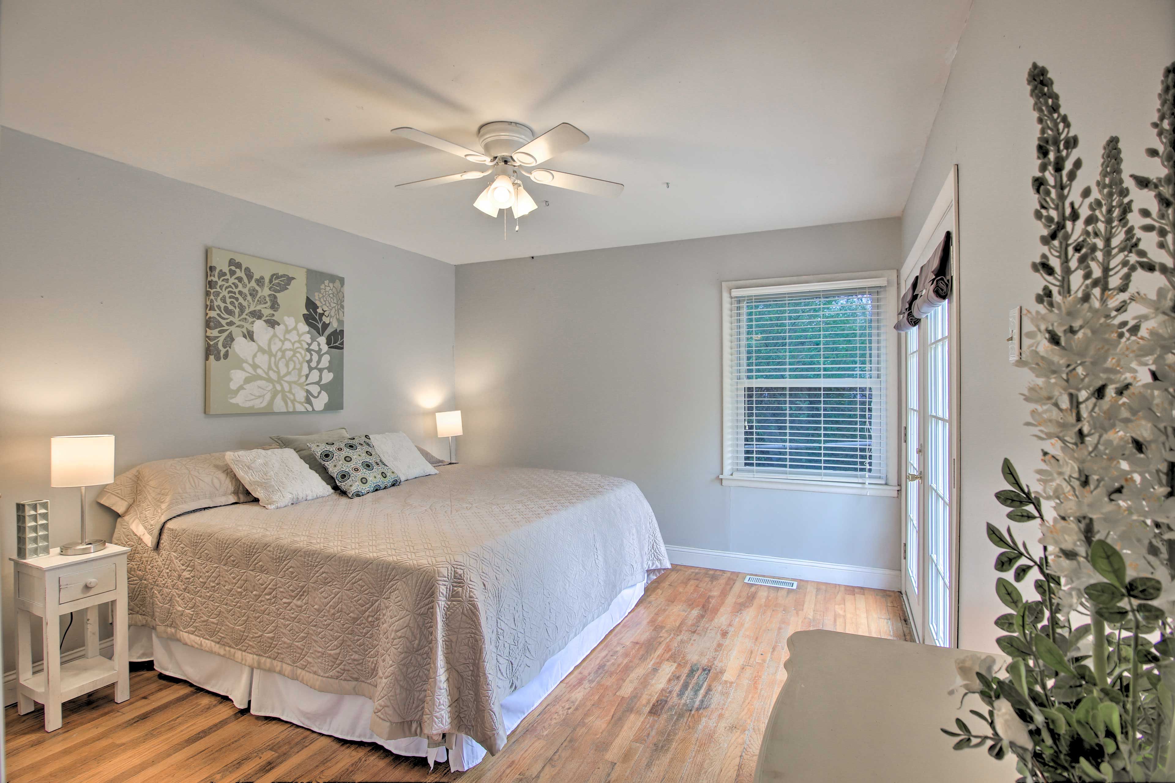 Bedroom 1 | King Bed