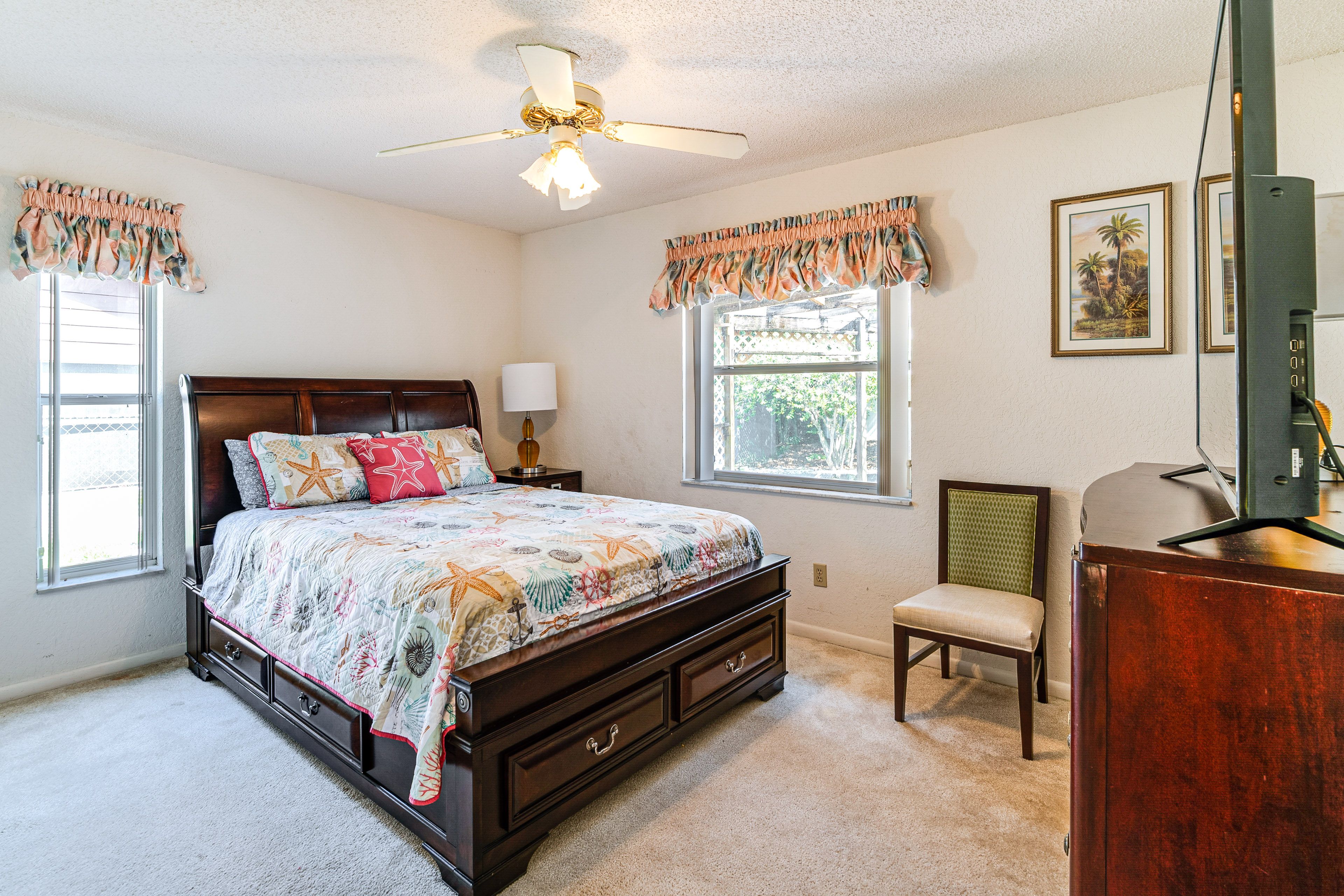 Bedroom 2 | Queen Bed | Smart TV