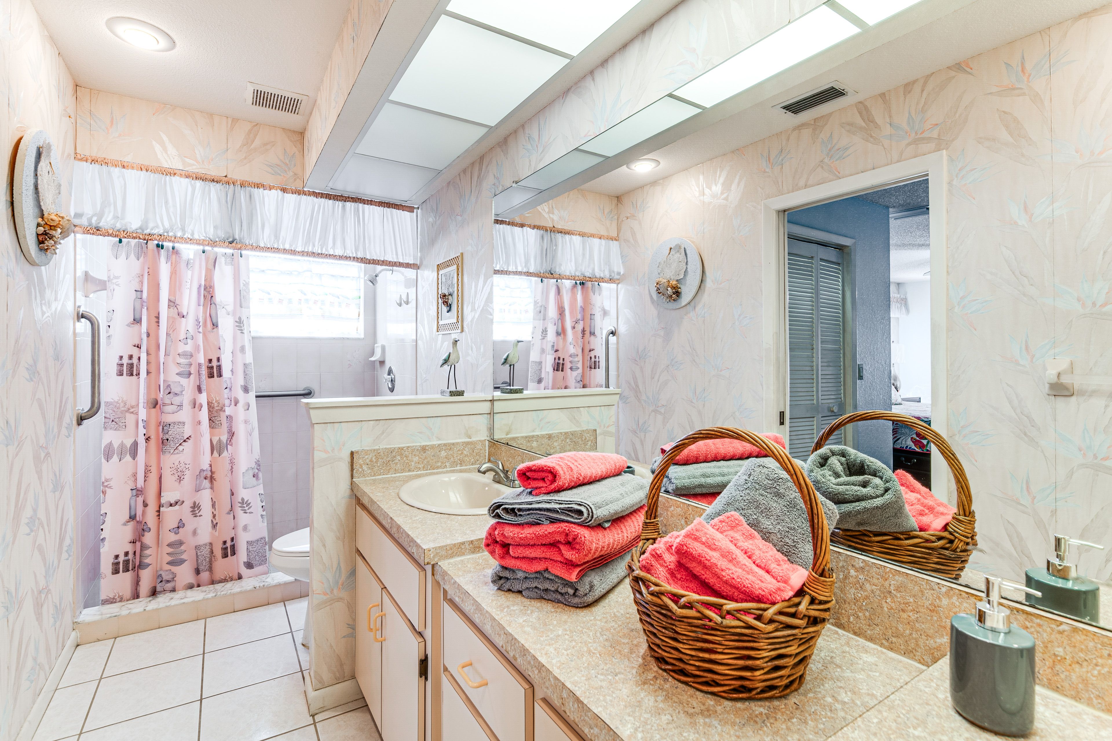 En-Suite Bathroom | Towels Provided