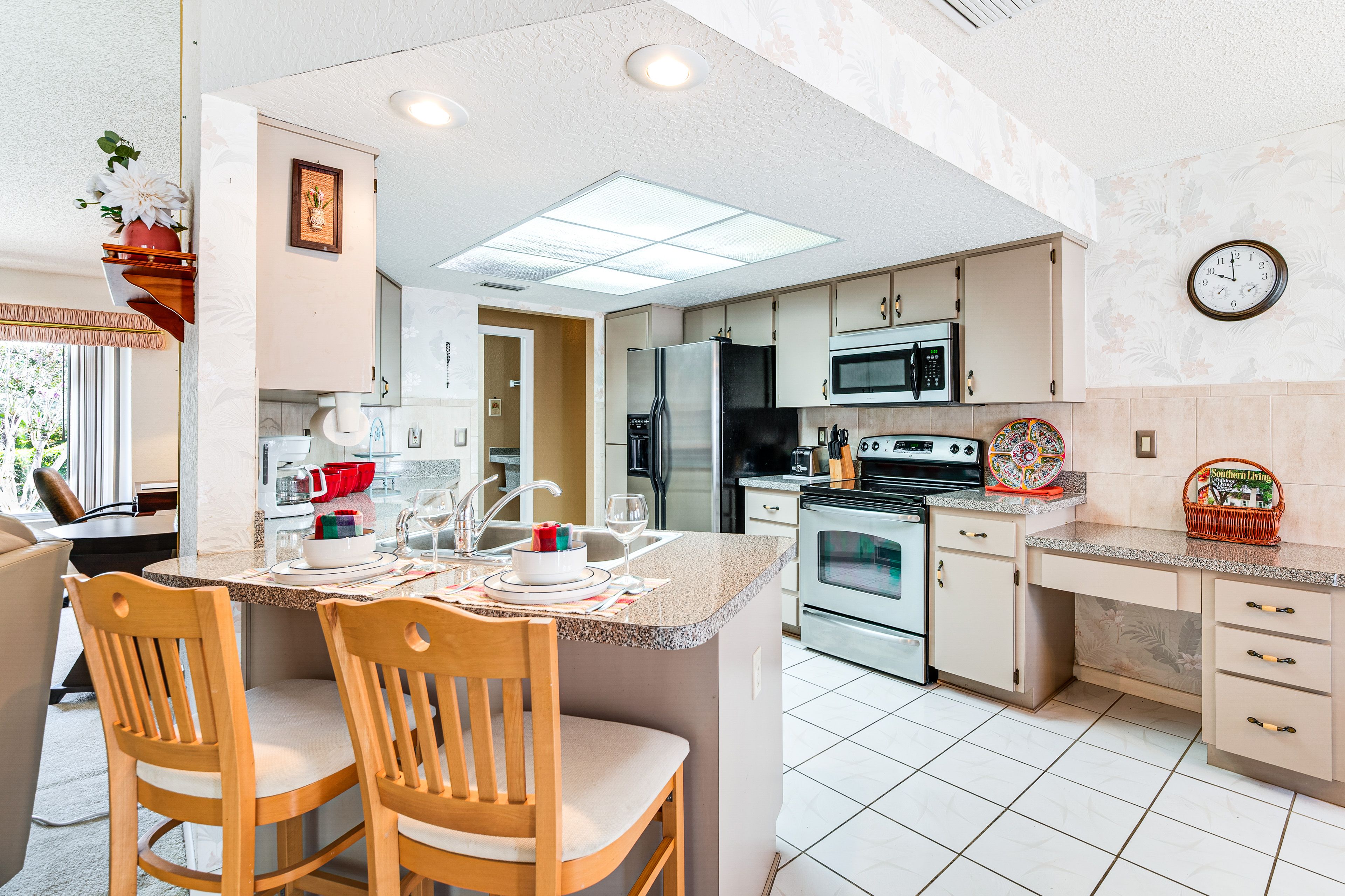Kitchen | Breakfast Bar | Coffee Maker