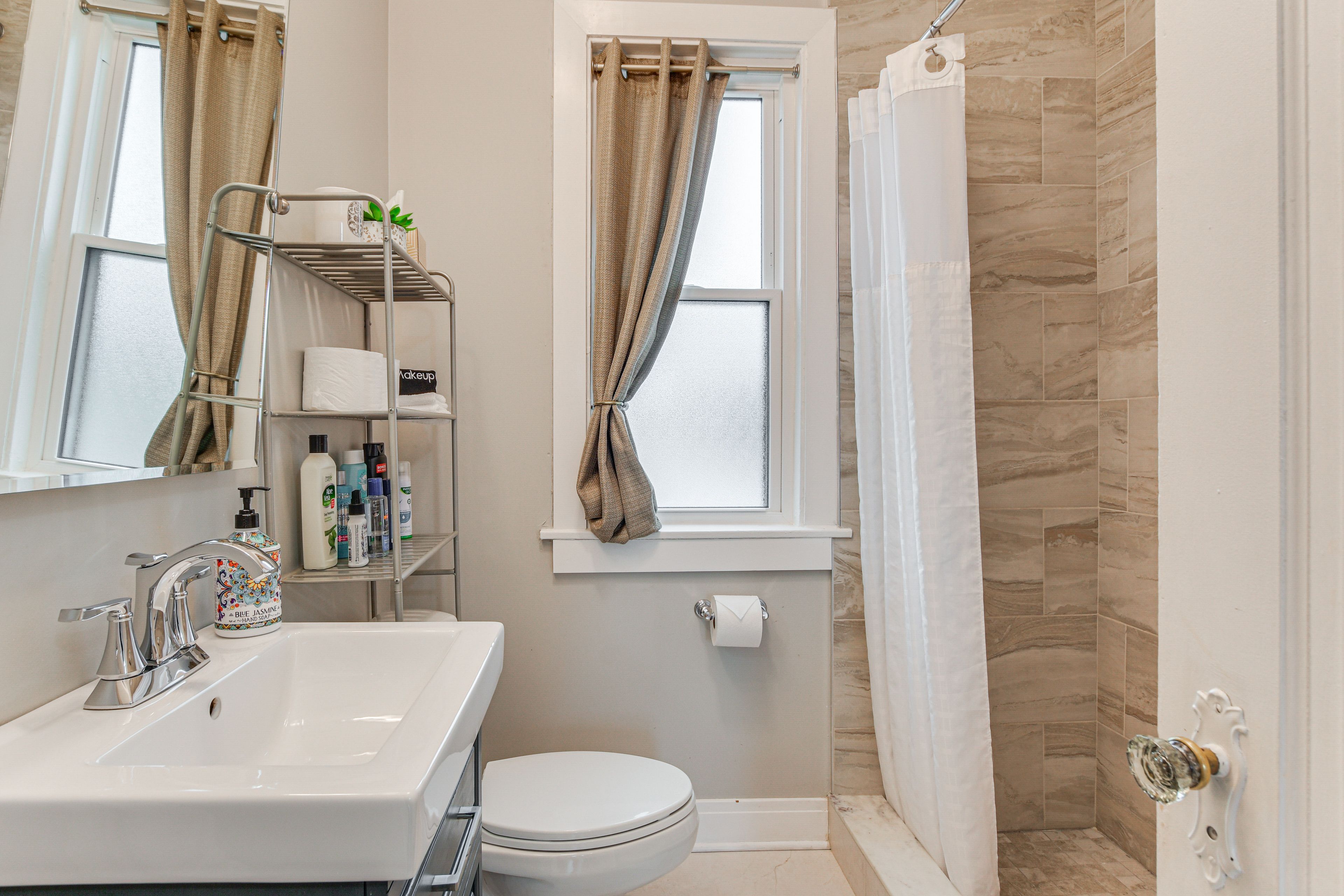 Full Bathroom