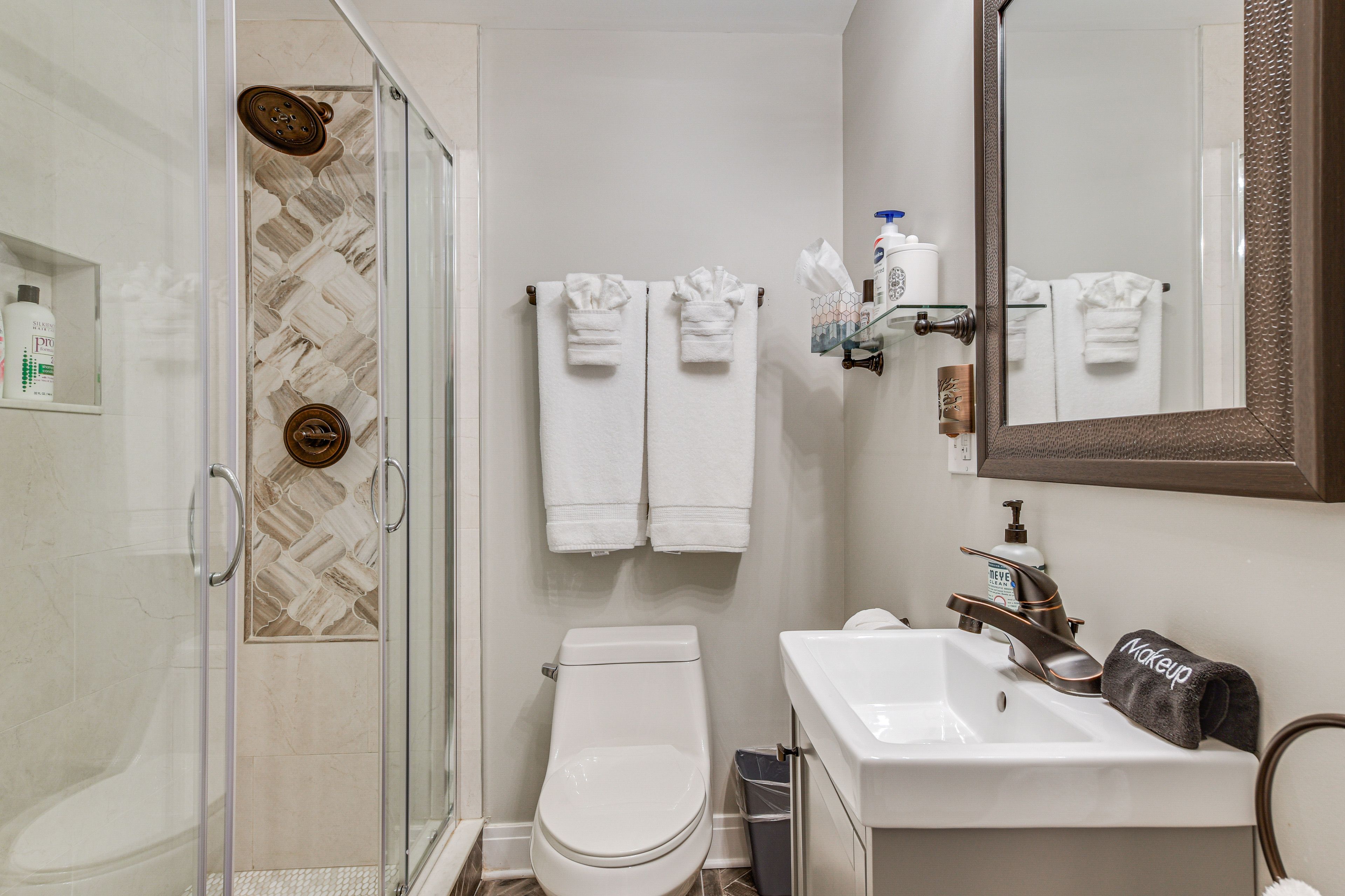 Full Bathroom | Closet