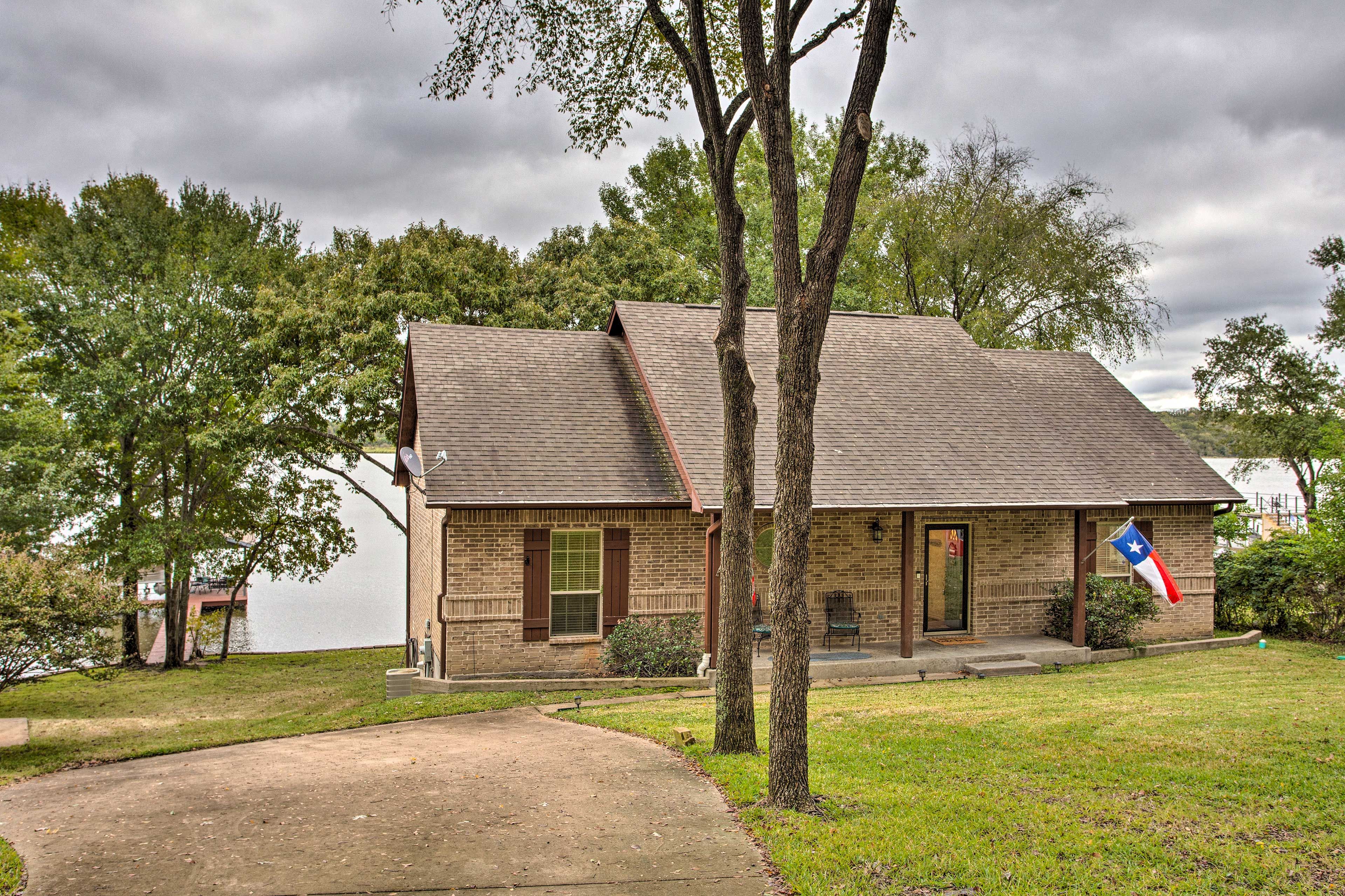 Home Exterior | Driveway (3 vehicles)