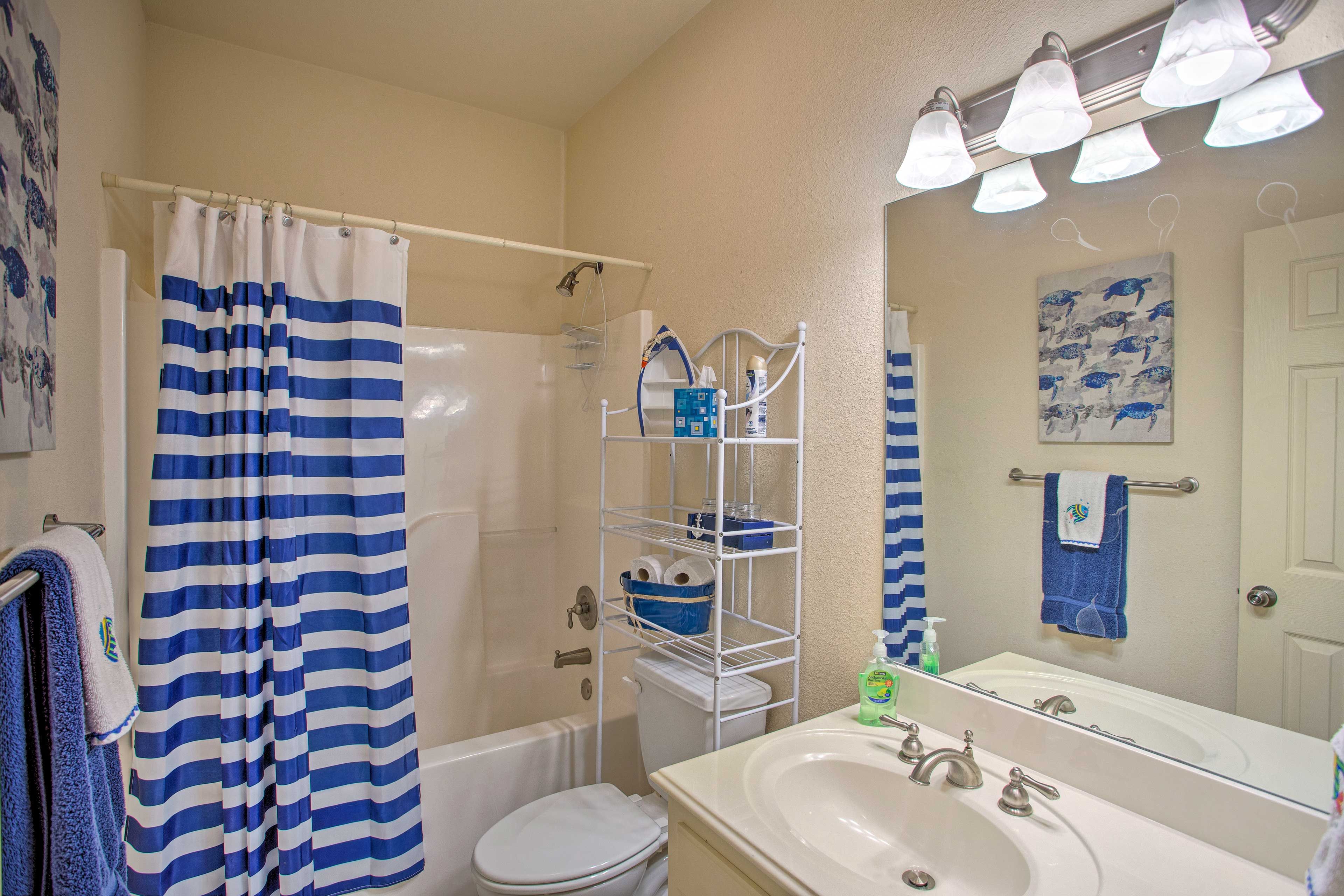 Full Bathroom | Towels & Toiletries Provided