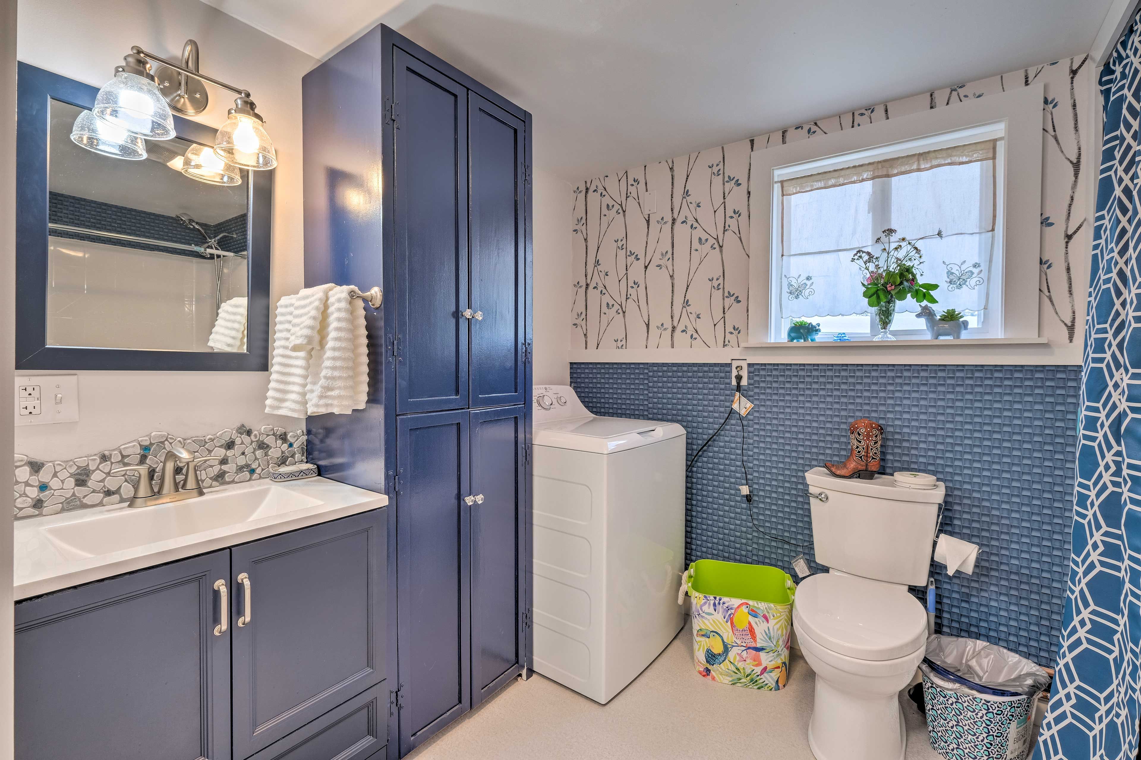Bathroom | Complimentary Toiletries | Towels Provided | Step-Free Access