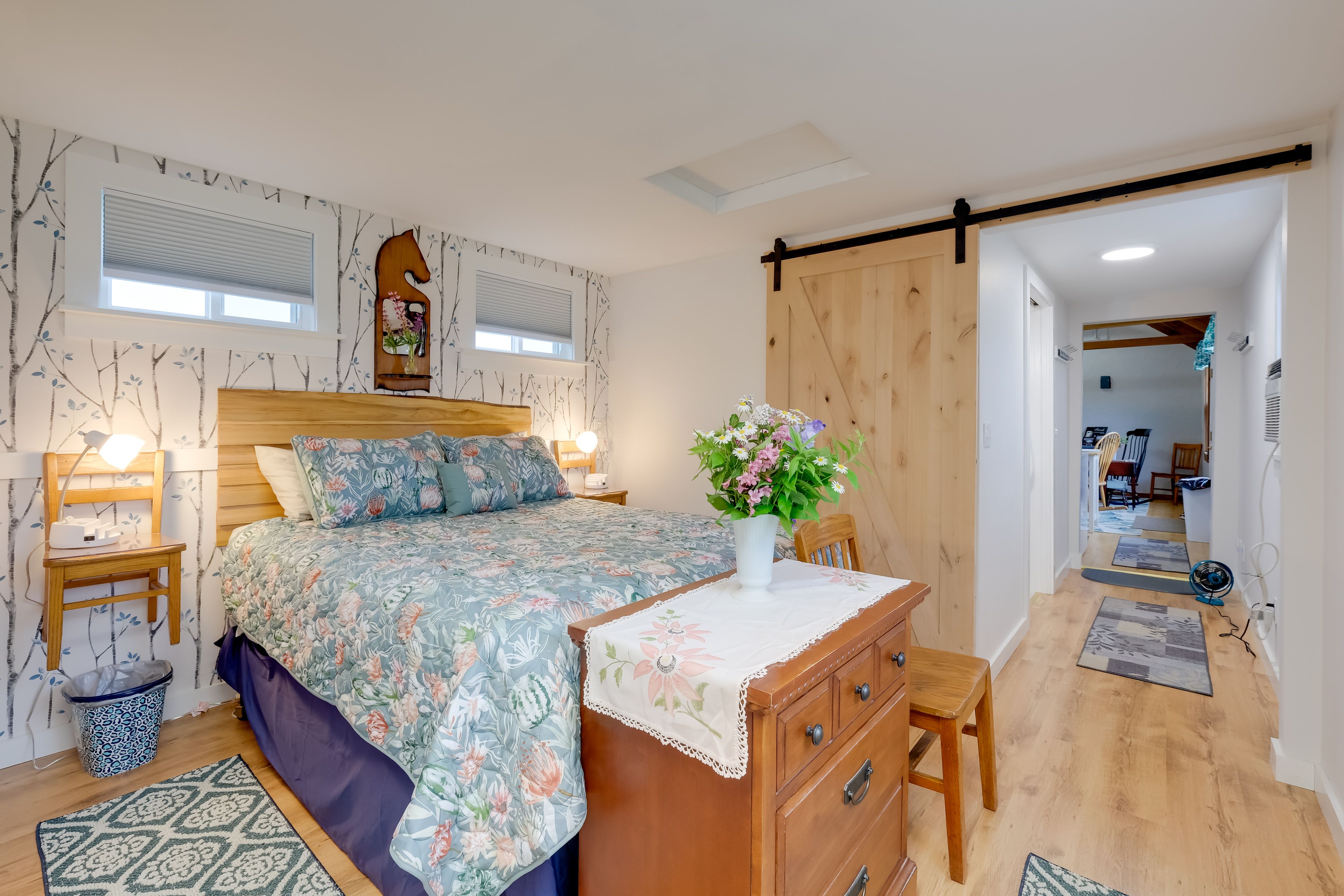 Bedroom | Queen Bed | Linens Provided | Step-Free Access