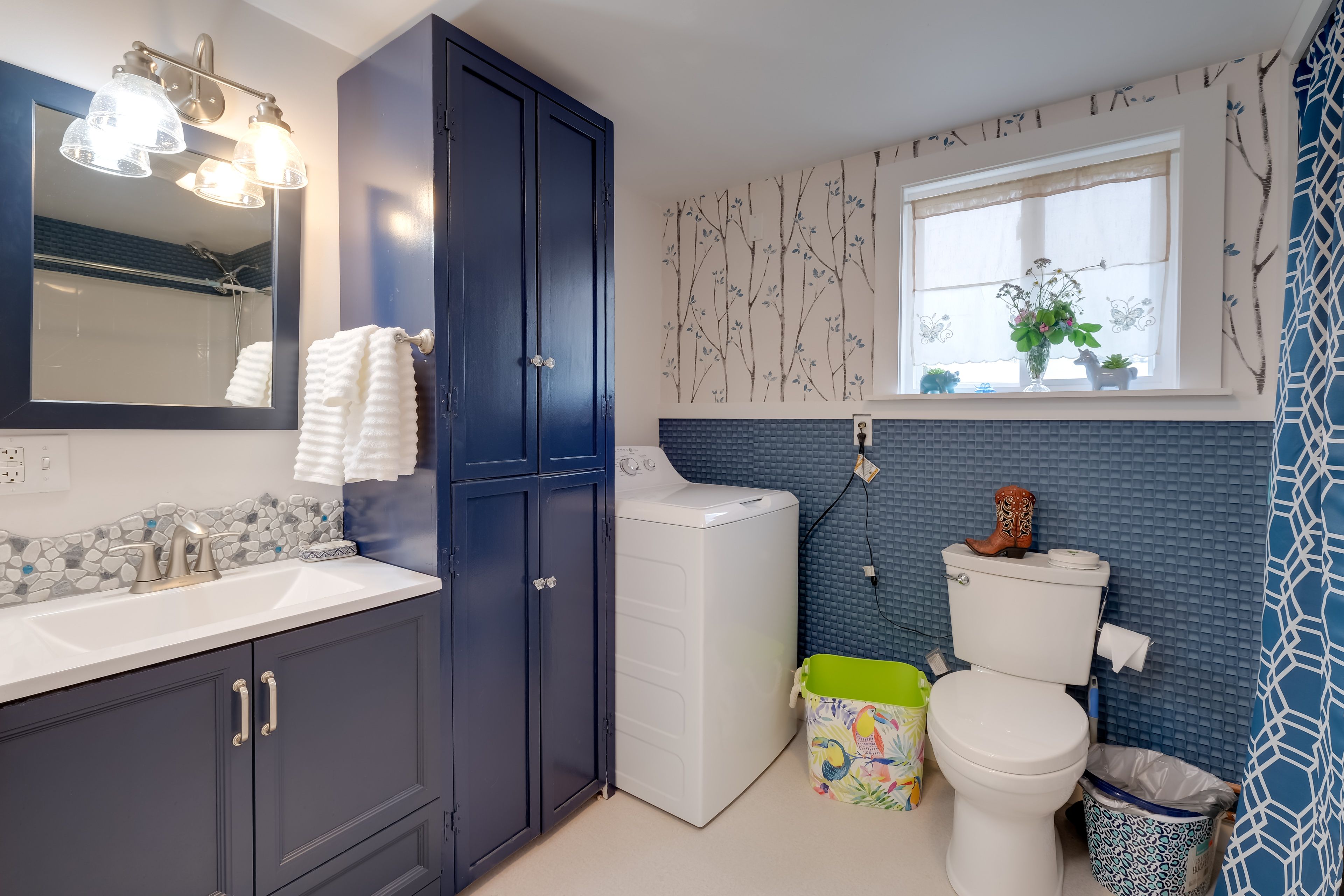 Bathroom | Washer | Complimentary Toiletries | Towels Provided