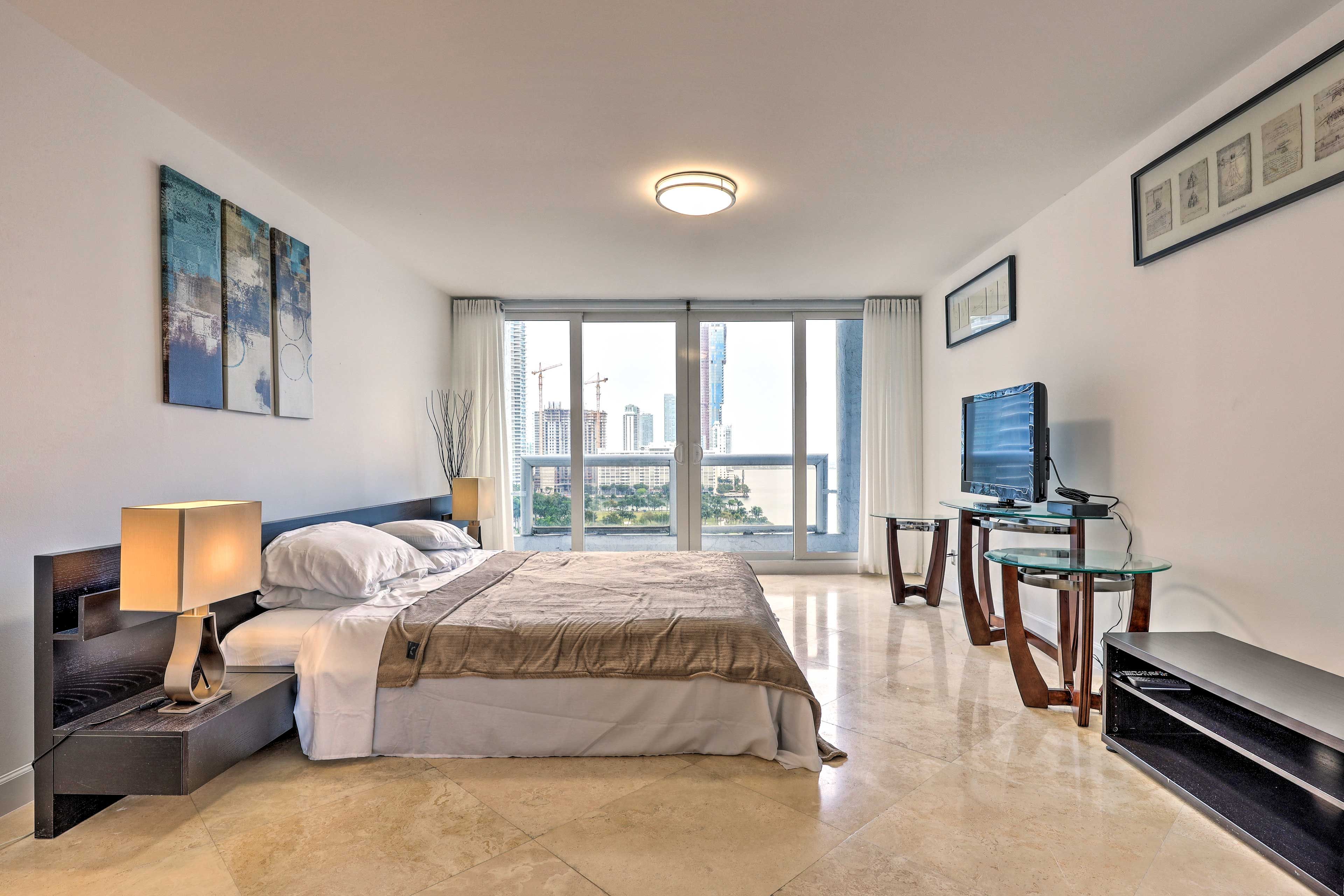Bedroom 1 | King Bed | Linens Provided