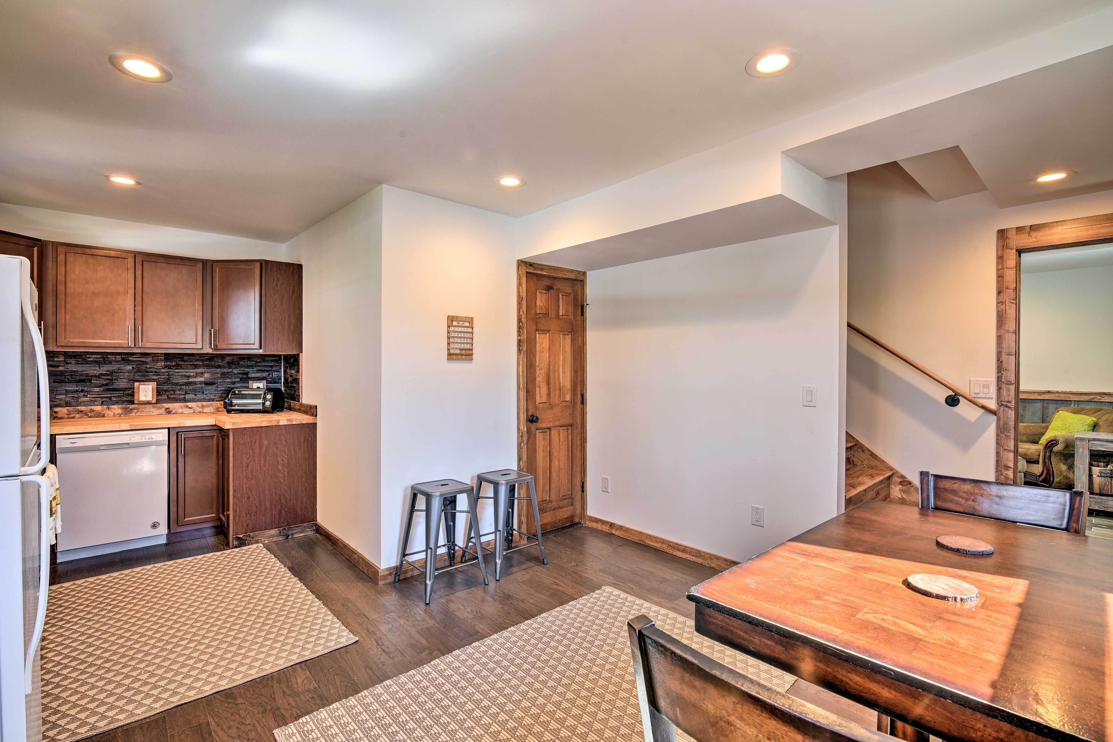 Dining Area | Kitchen