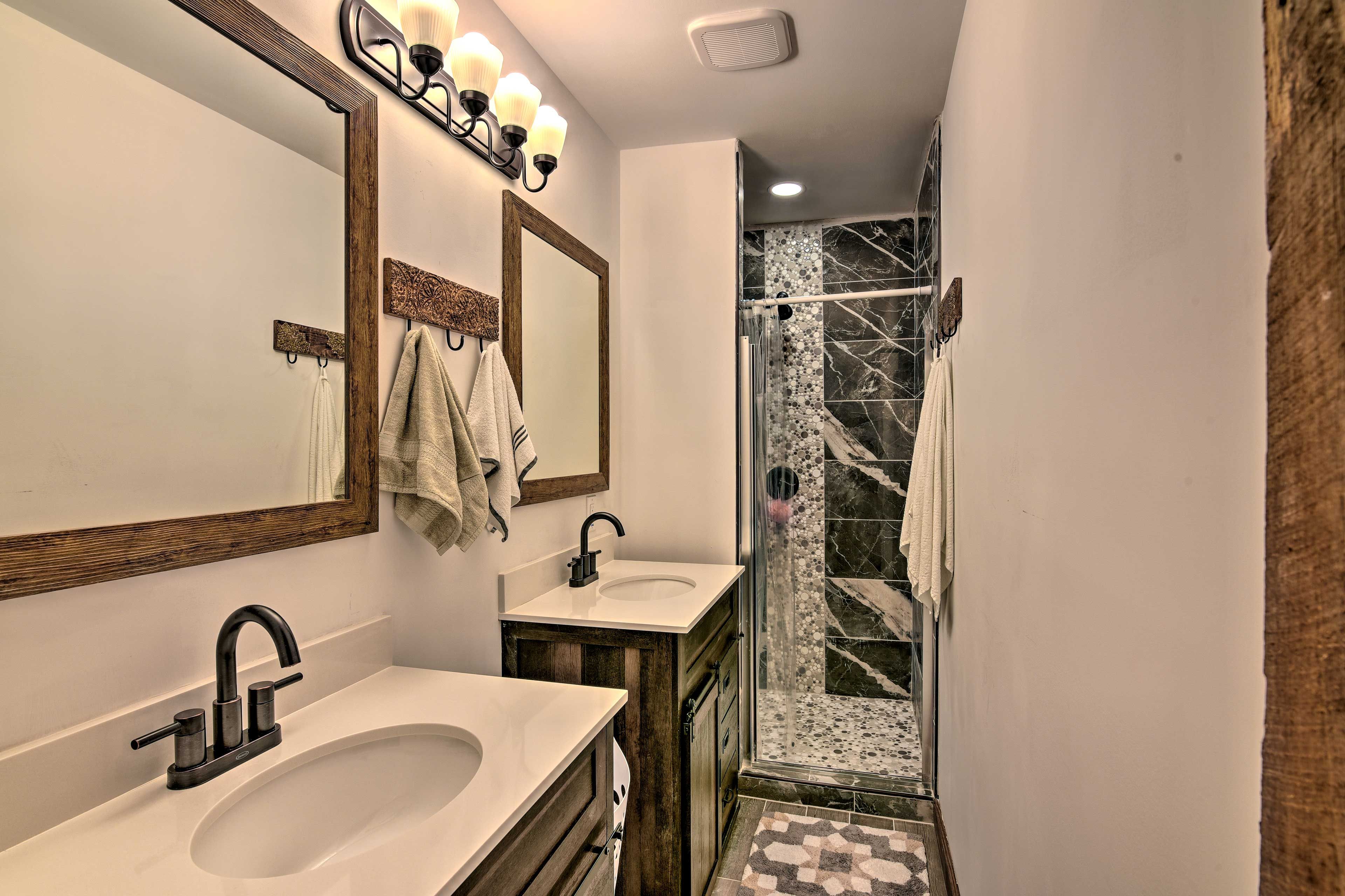 Full Bathroom | 2nd Floor