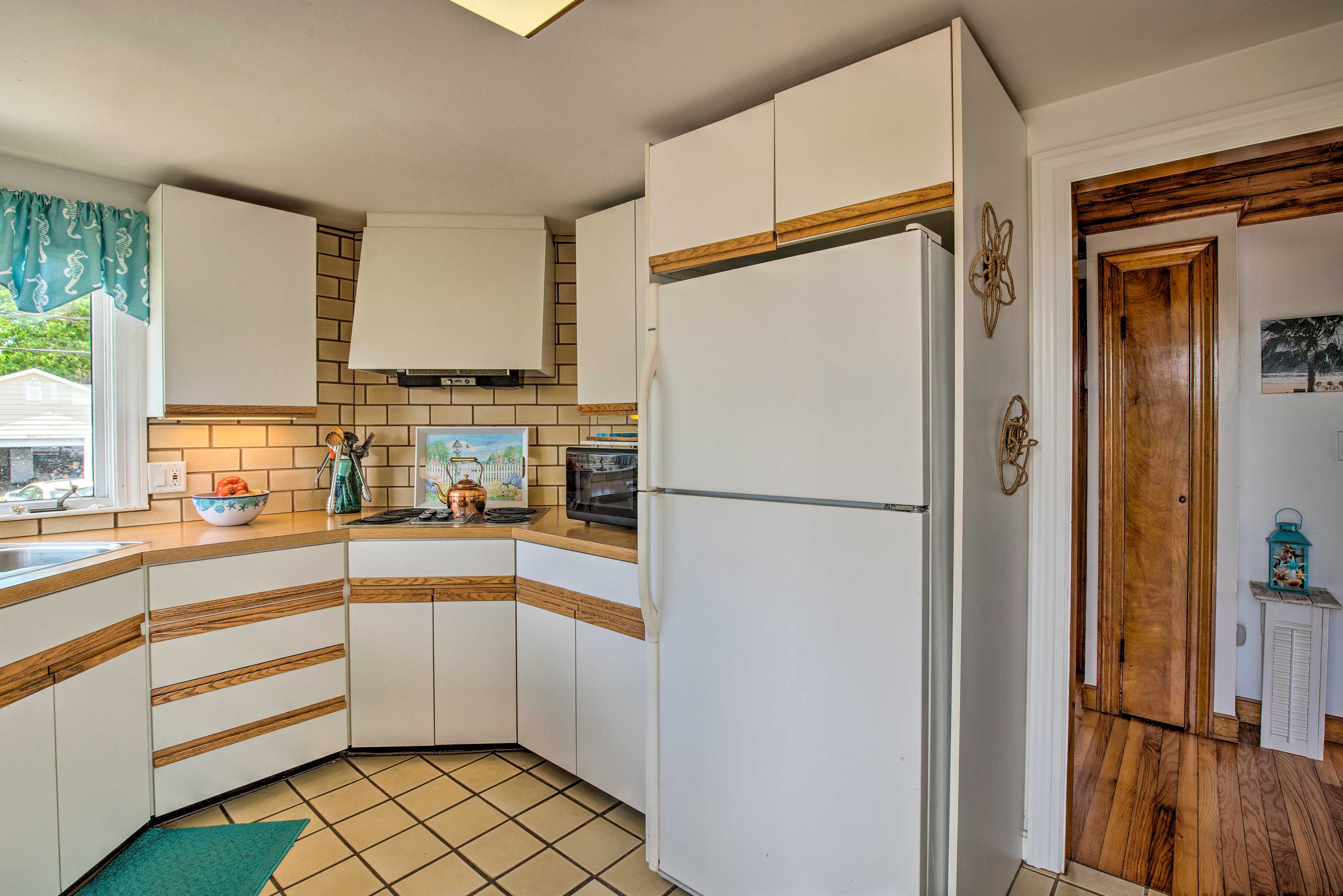 Well-Equipped Kitchen: Microwave | Cooking Basics | Coffee Maker