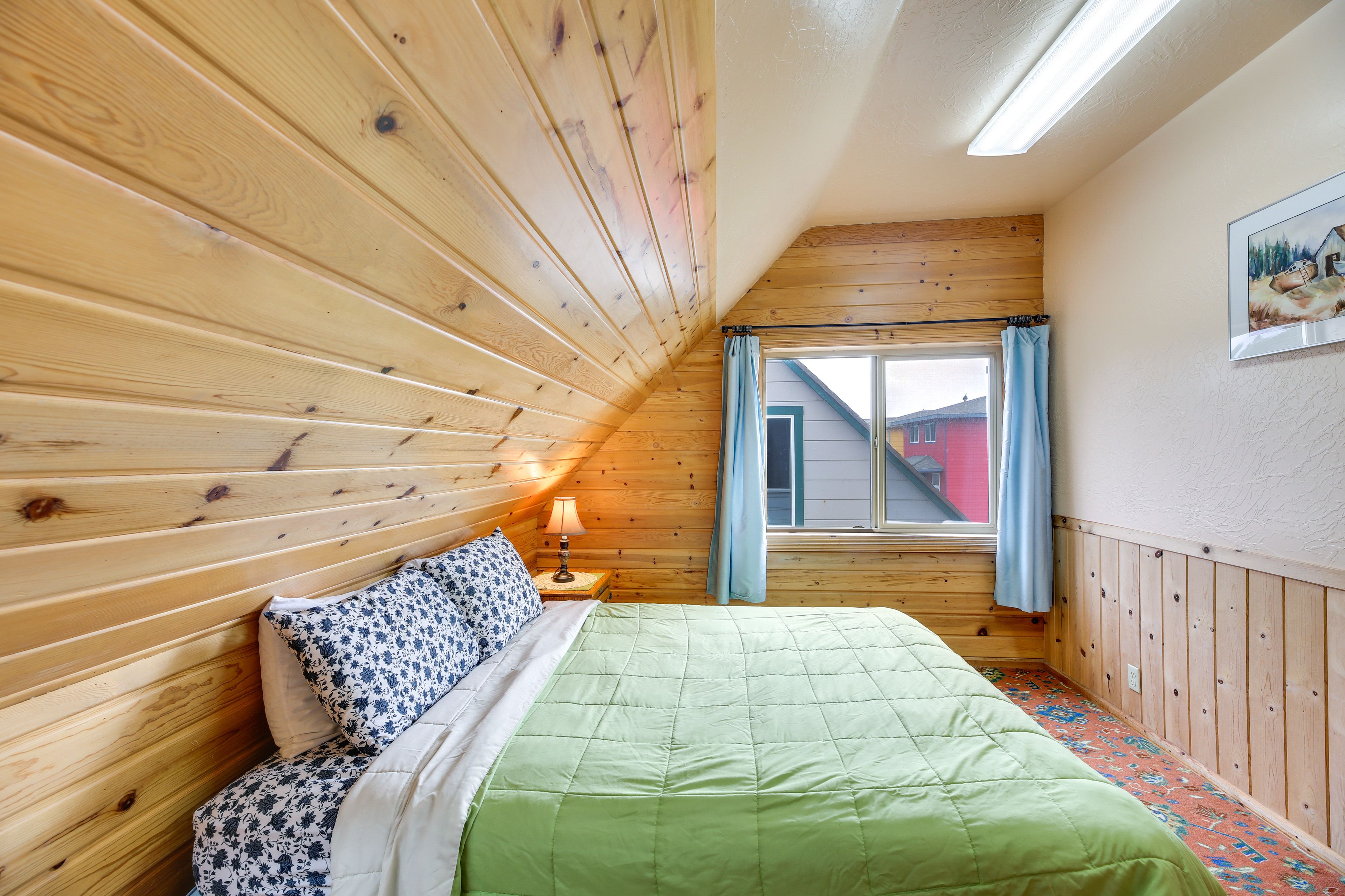 Bedroom 2 | Queen Bed