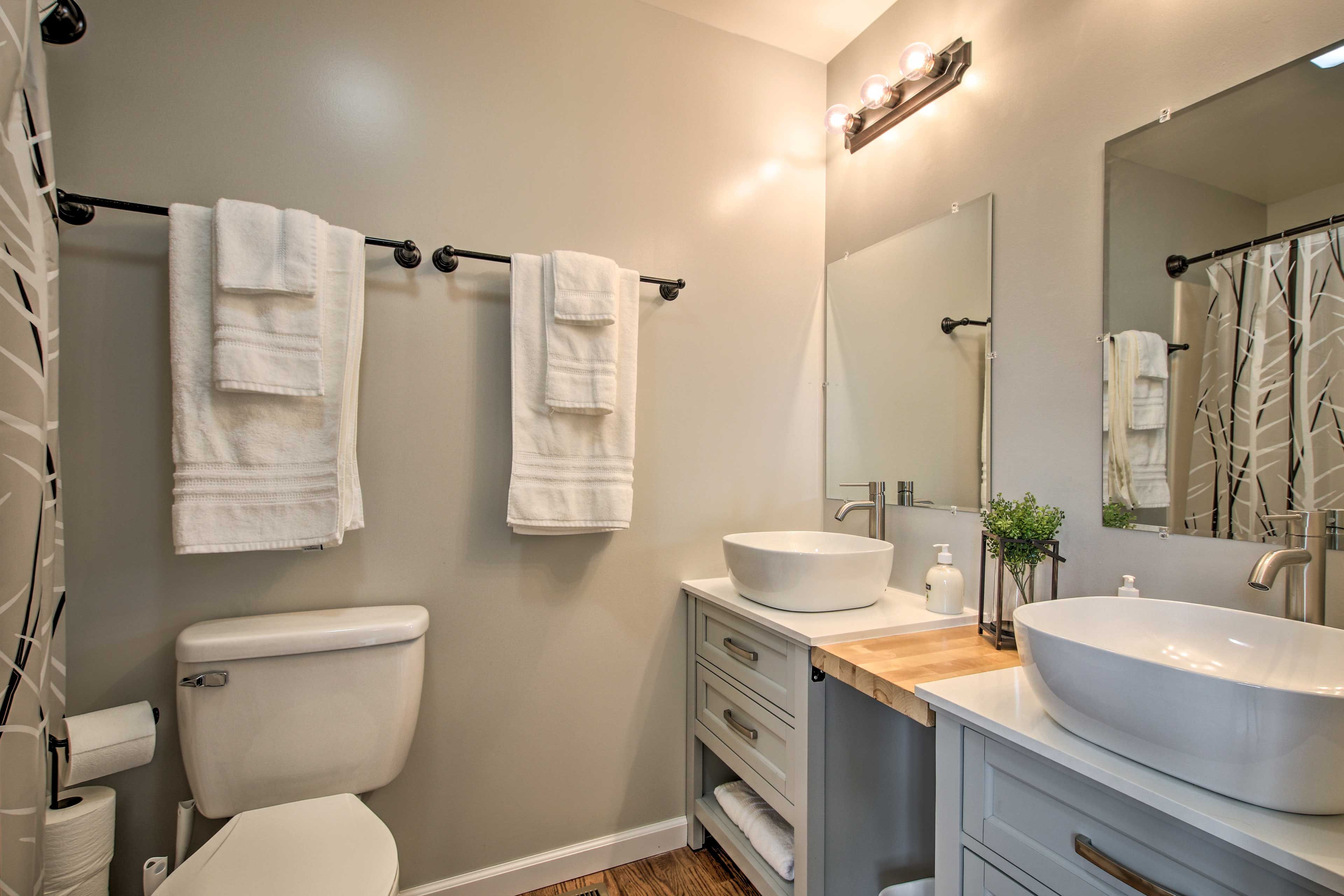 En-Suite Bathroom | Towels Provided