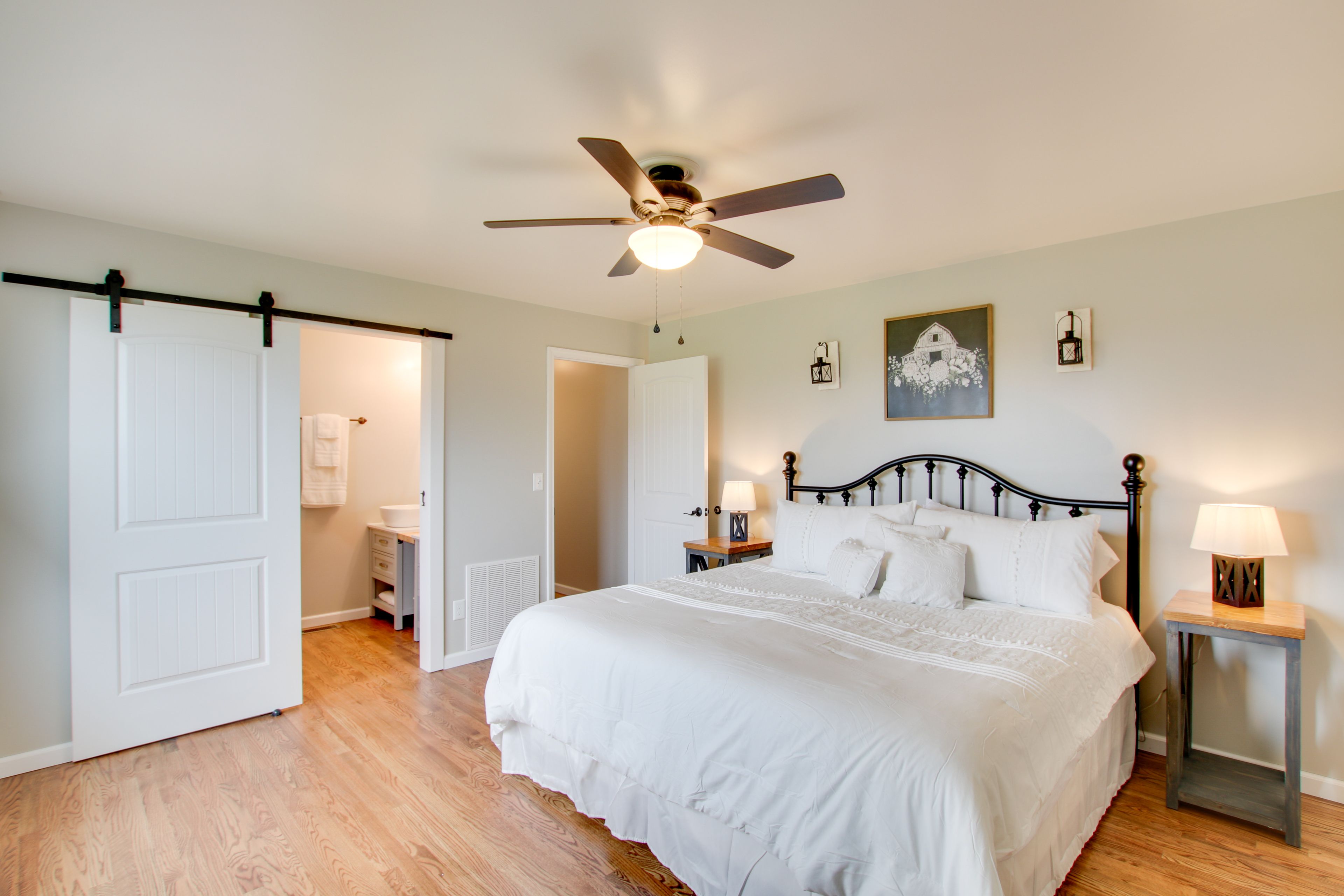 Bedroom 1 | King Bed | En-Suite Bathroom