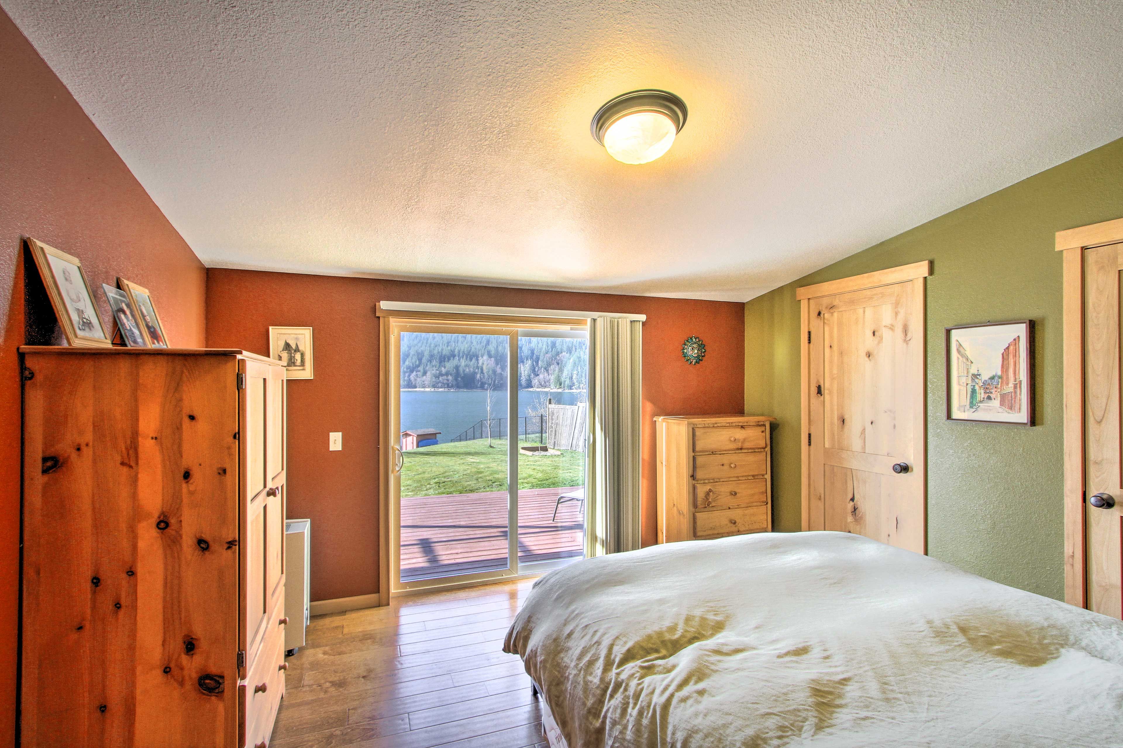 Bedroom 1 | Queen Bed | Linens Provided