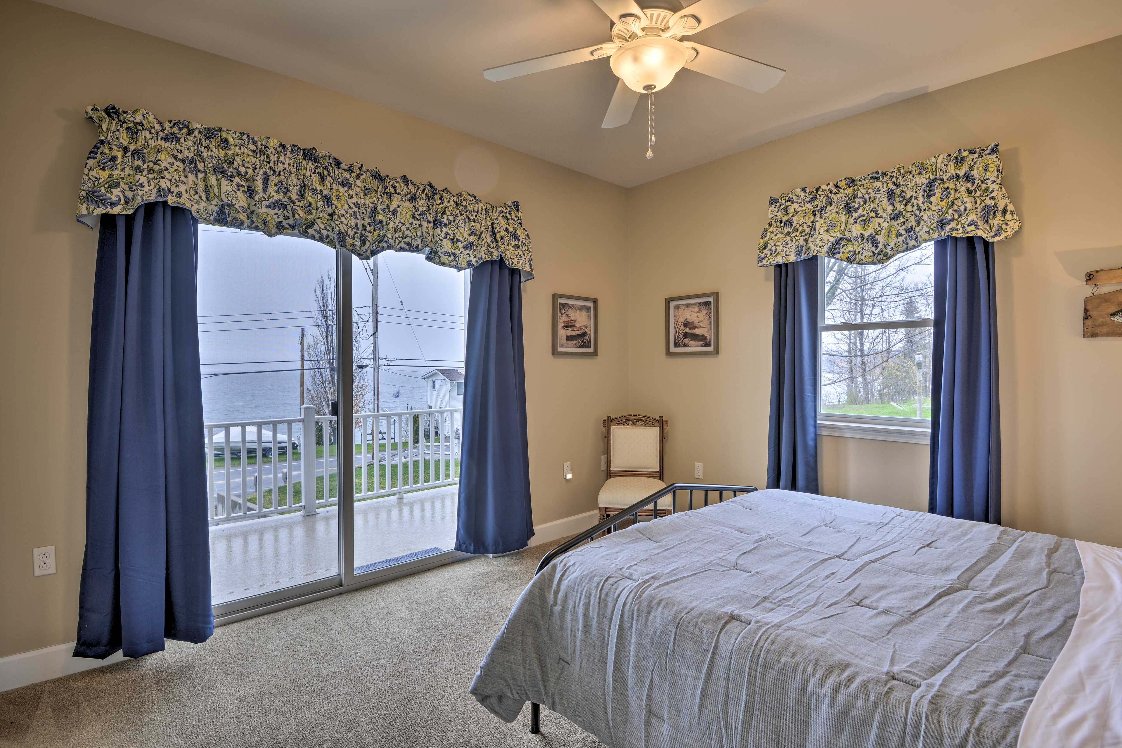 Bedroom 2 | Queen Bed