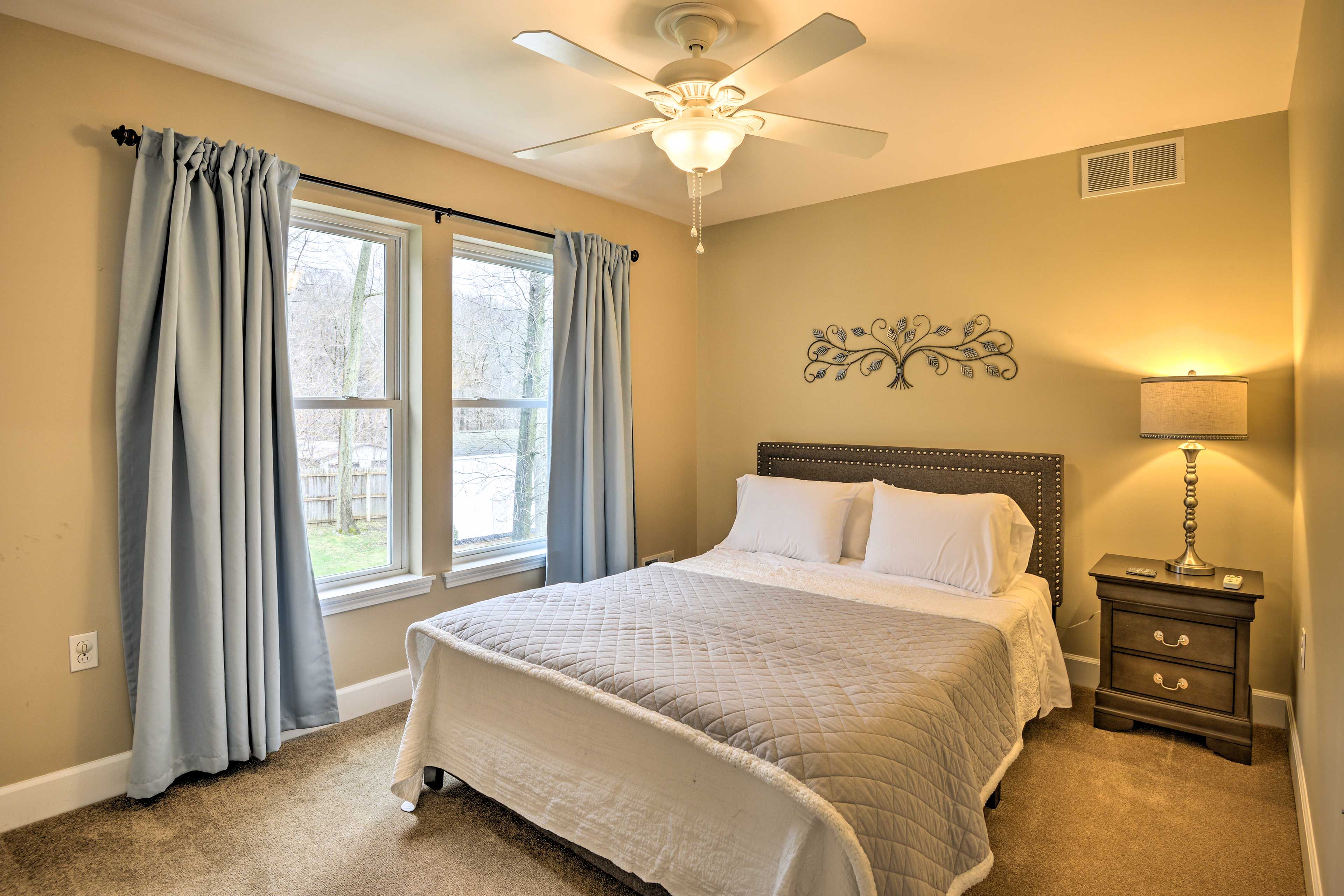 Bedroom 3 | Queen Bed